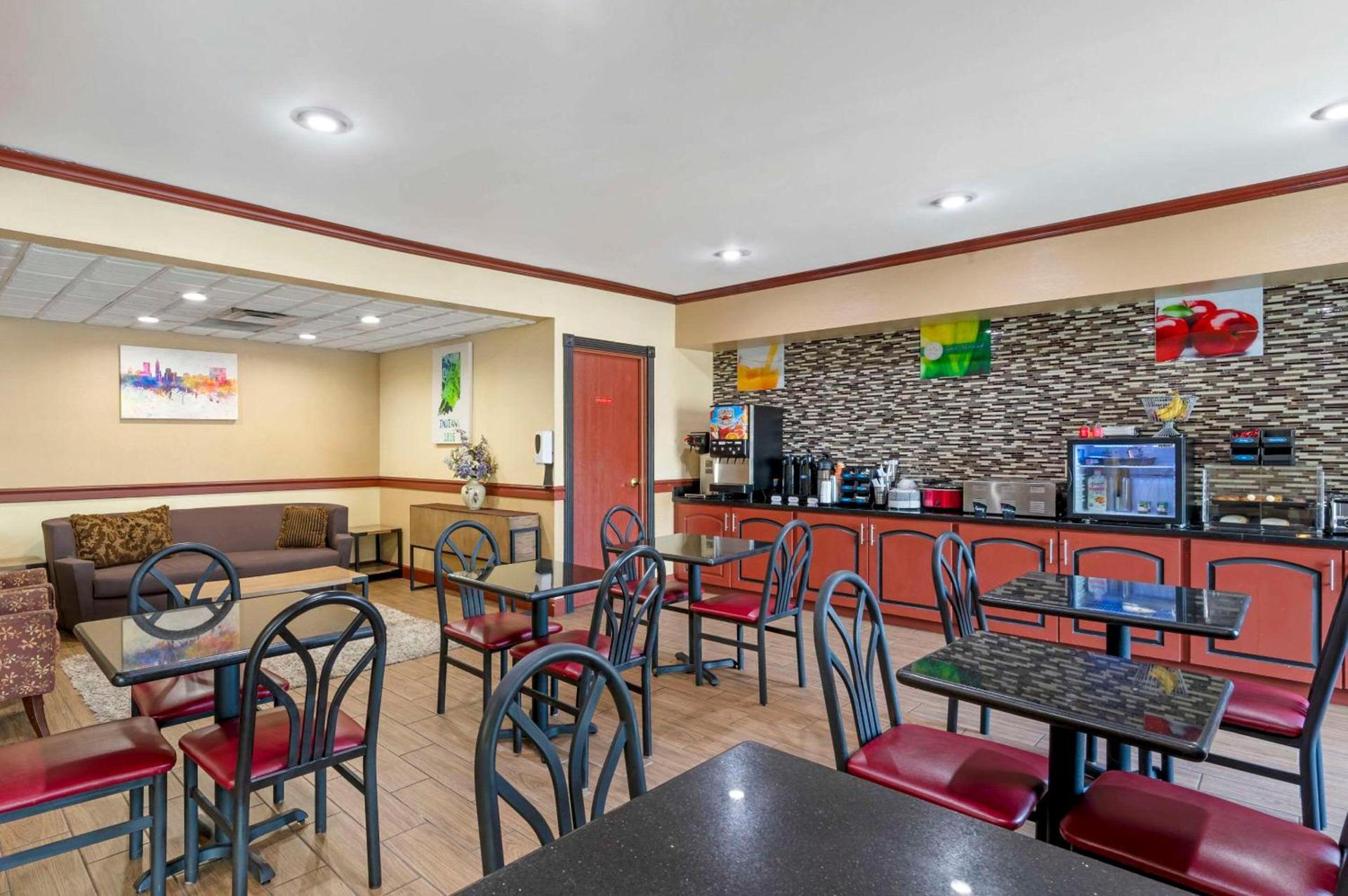 Quality Suites photo 27
