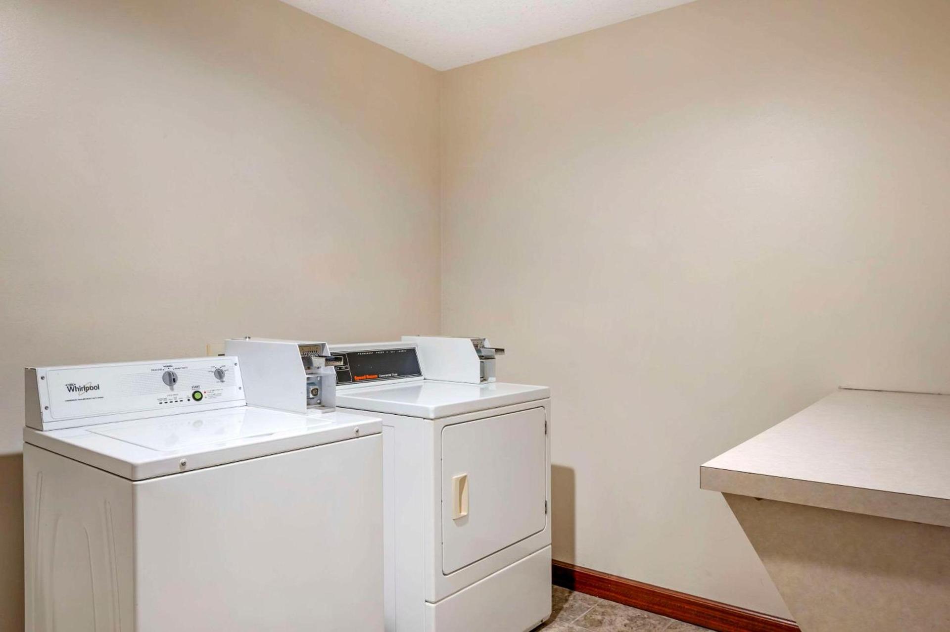 Quality Suites photo 29
