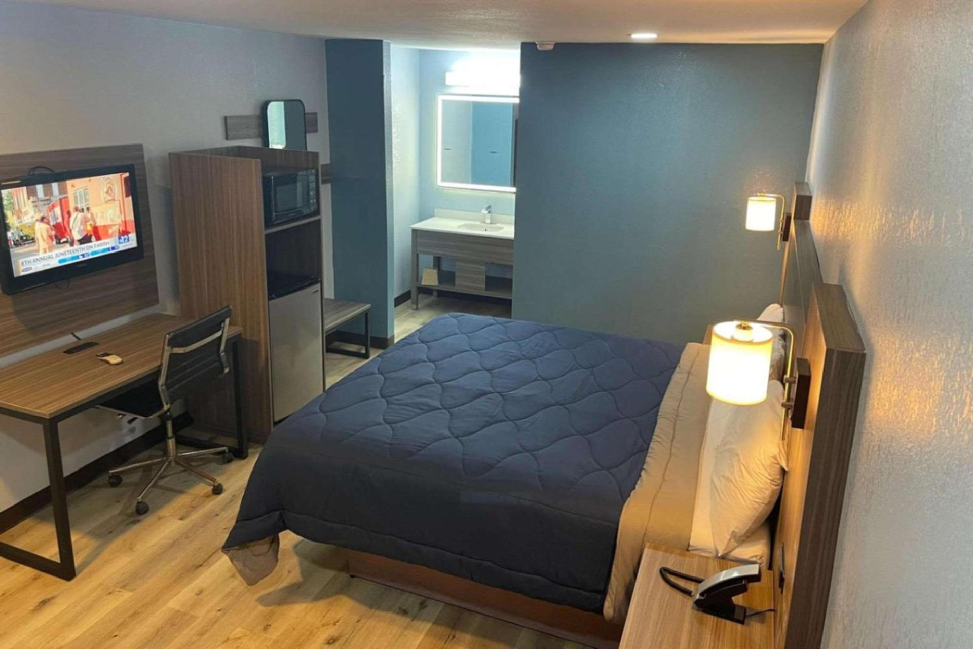 Rodeway Inn & Suites Brookhaven photo 8