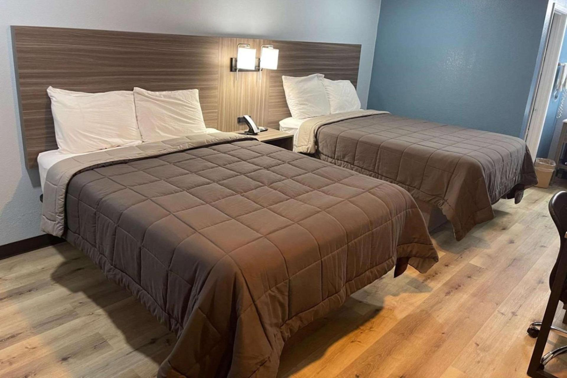 Rodeway Inn & Suites Brookhaven photo 11