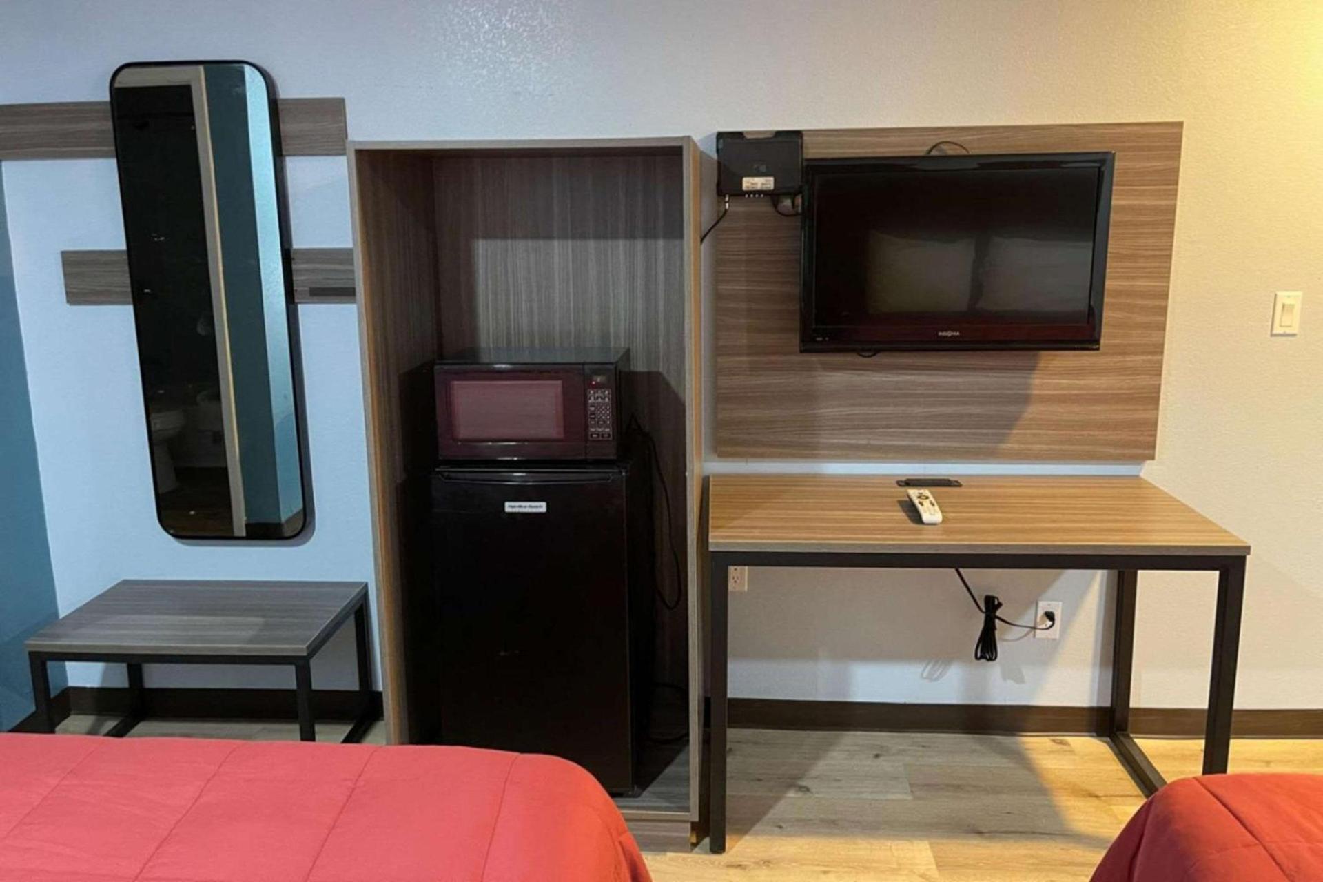 Rodeway Inn & Suites Brookhaven photo 12