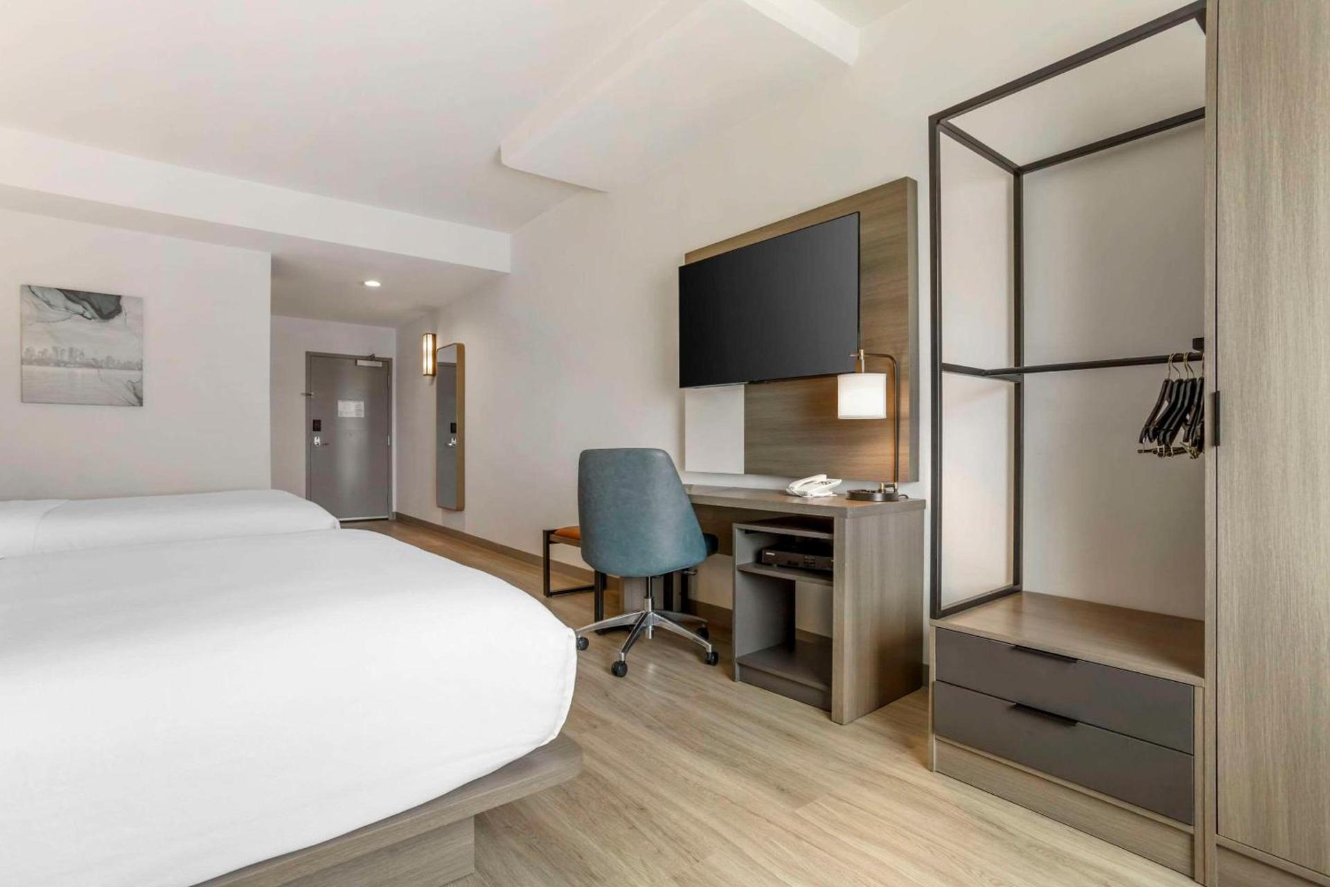 Comfort Inn & Suites Newark Liberty International Airport photo 96