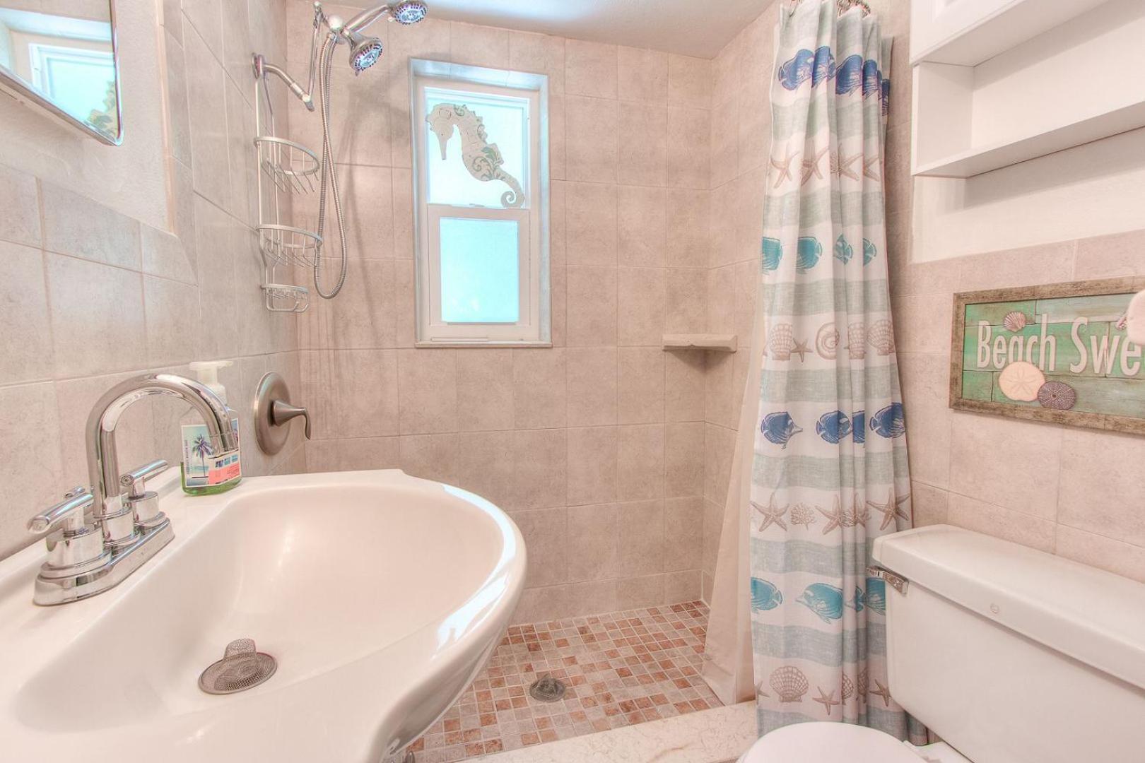 Tropic Terrace Suite #12 - Beachfront Resort photo 7