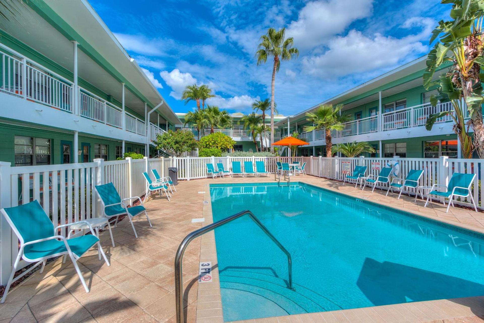 Tropic Terrace Suite #40 - Beachfront Resort photo 2