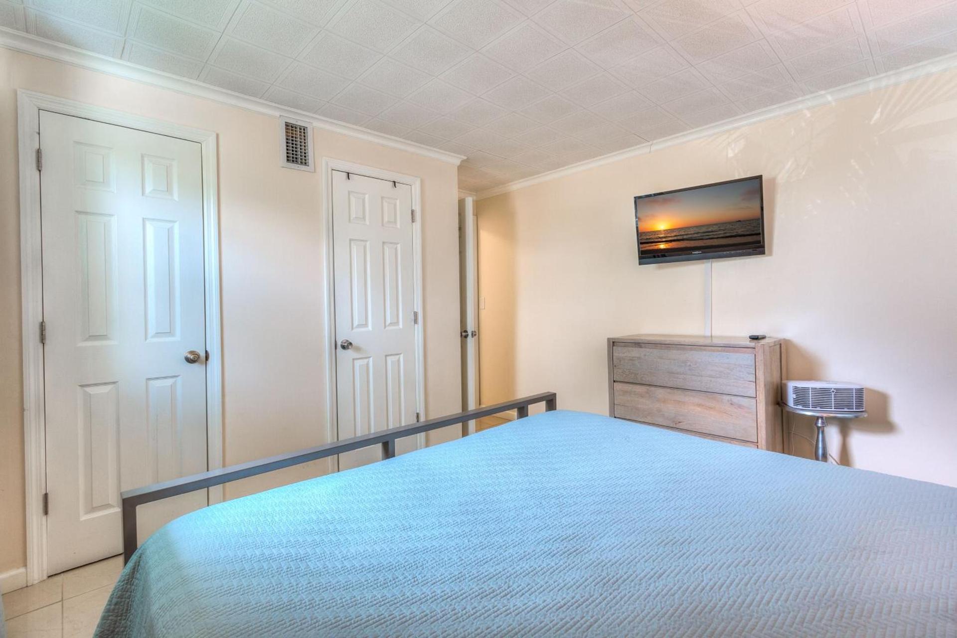 Tropic Terrace Suite #40 - Beachfront Resort photo 14