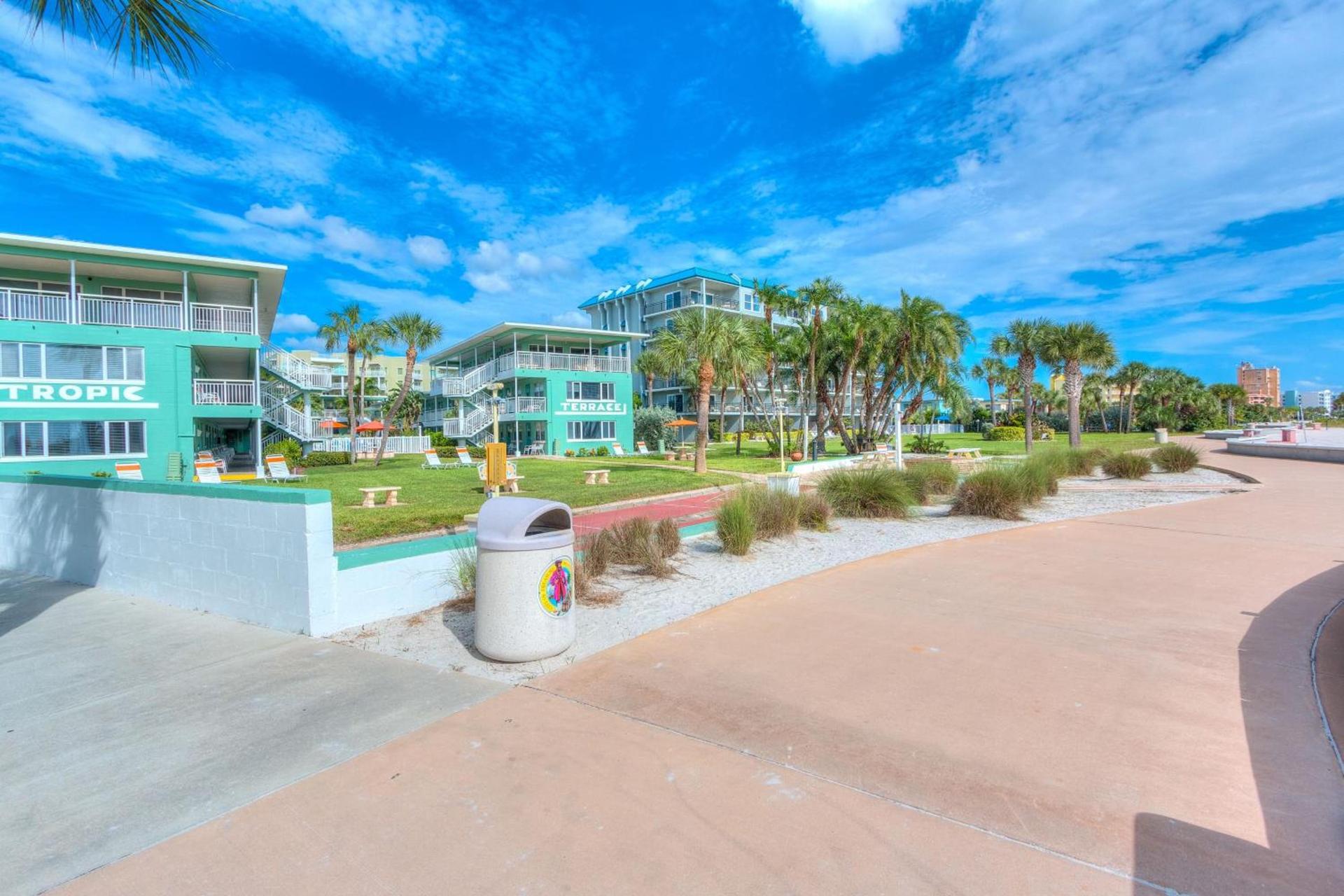 Tropic Terrace Suite #40 - Beachfront Resort photo 7