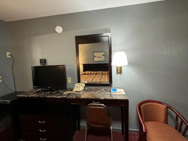 Pratt Budget Inn photo 10