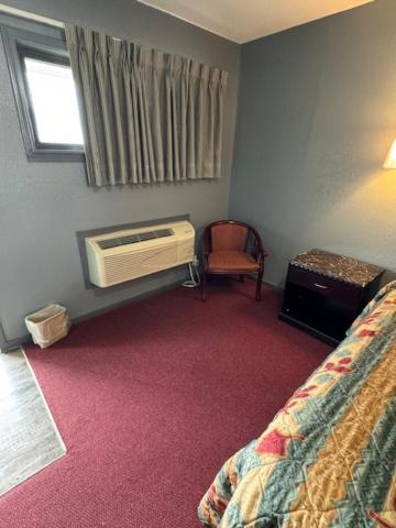 Pratt Budget Inn photo 11