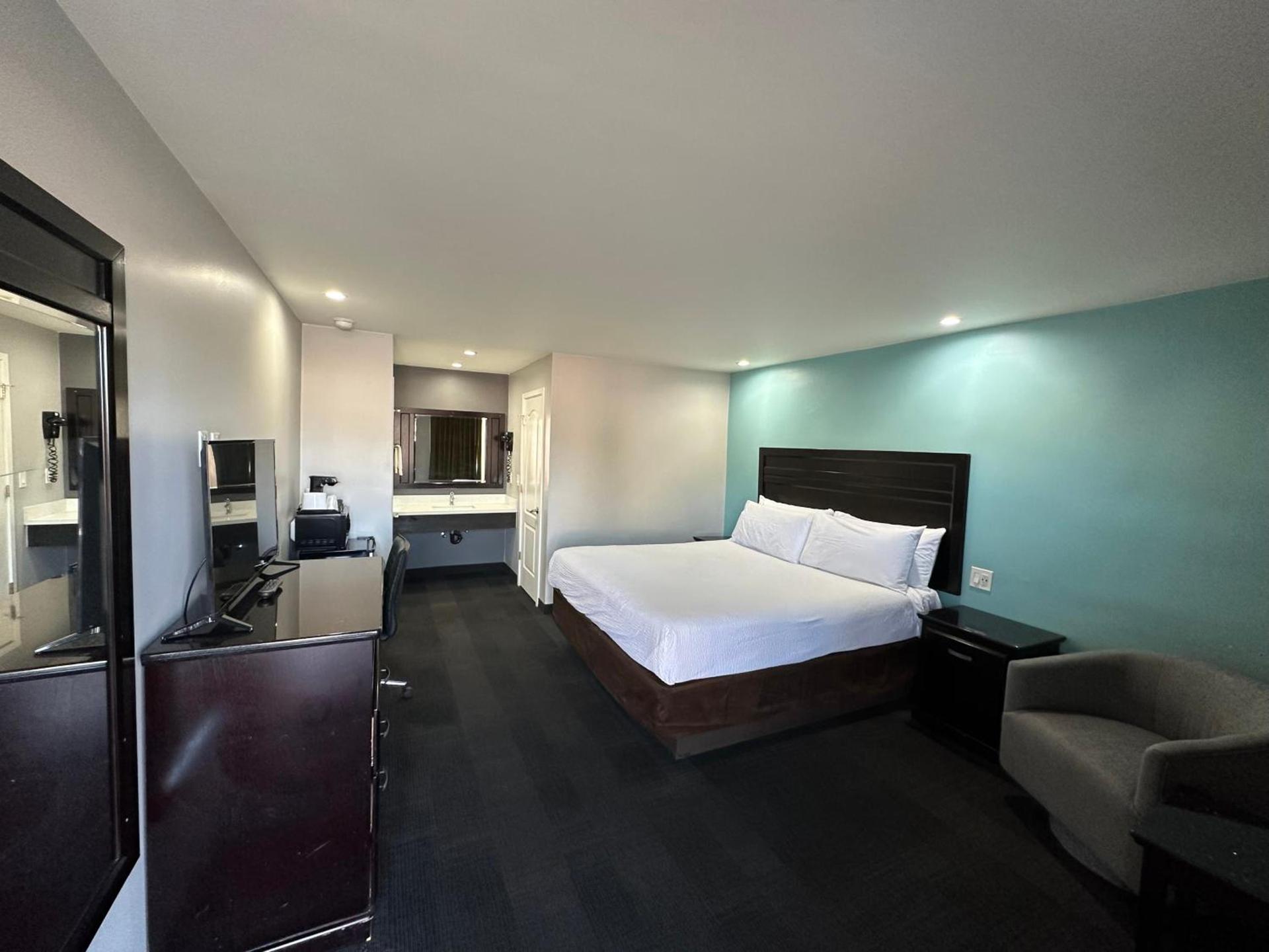 Sunset Inn Lake Oroville photo 9