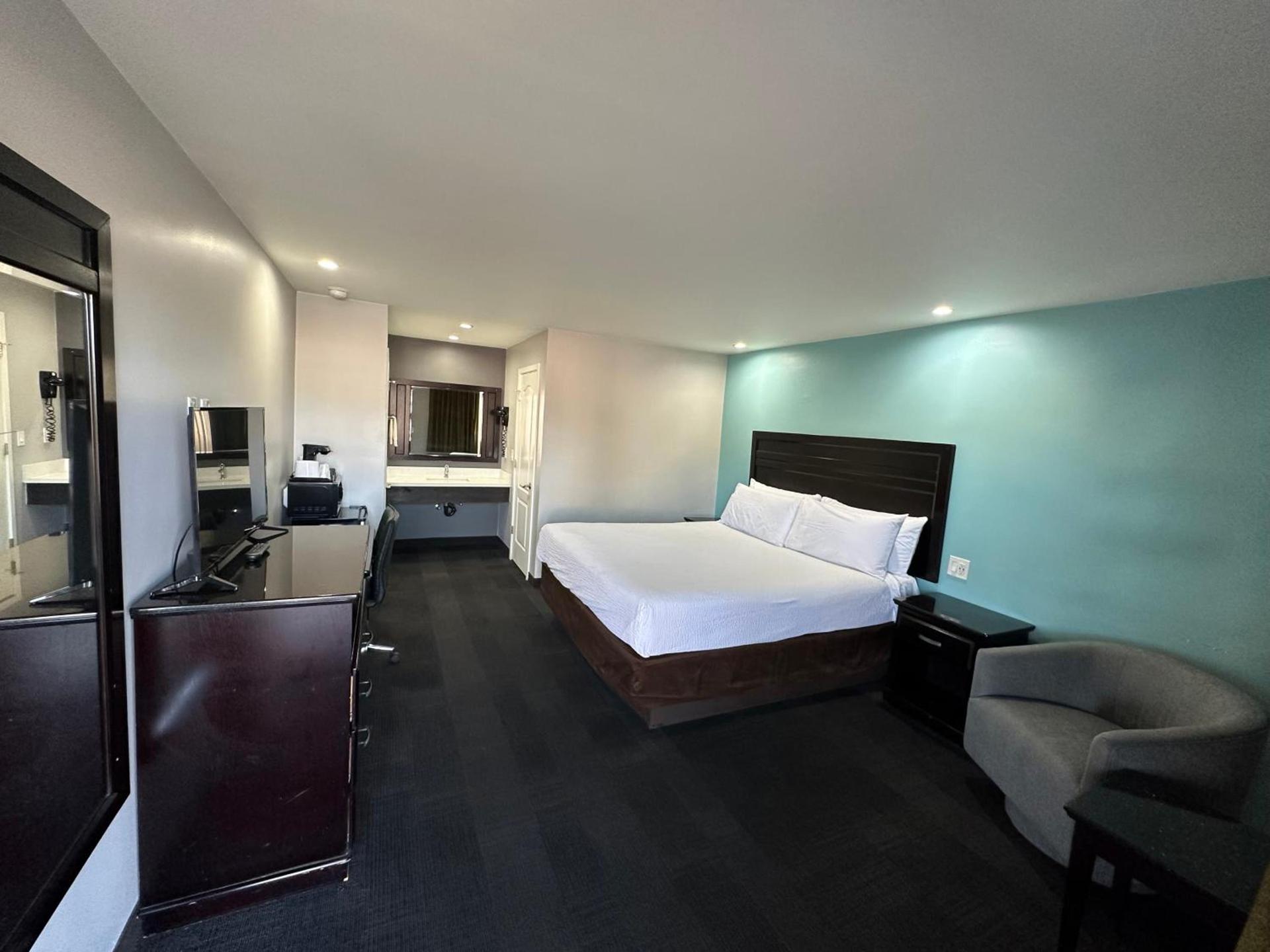 Sunset Inn Lake Oroville photo 11