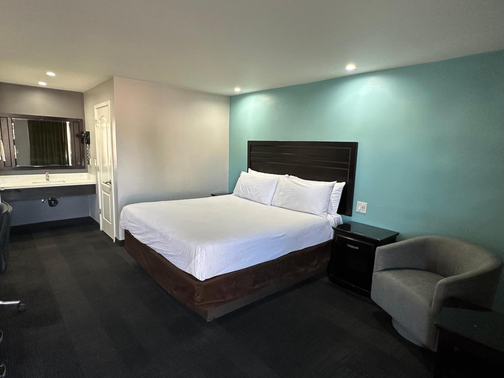 Sunset Inn Lake Oroville photo 10