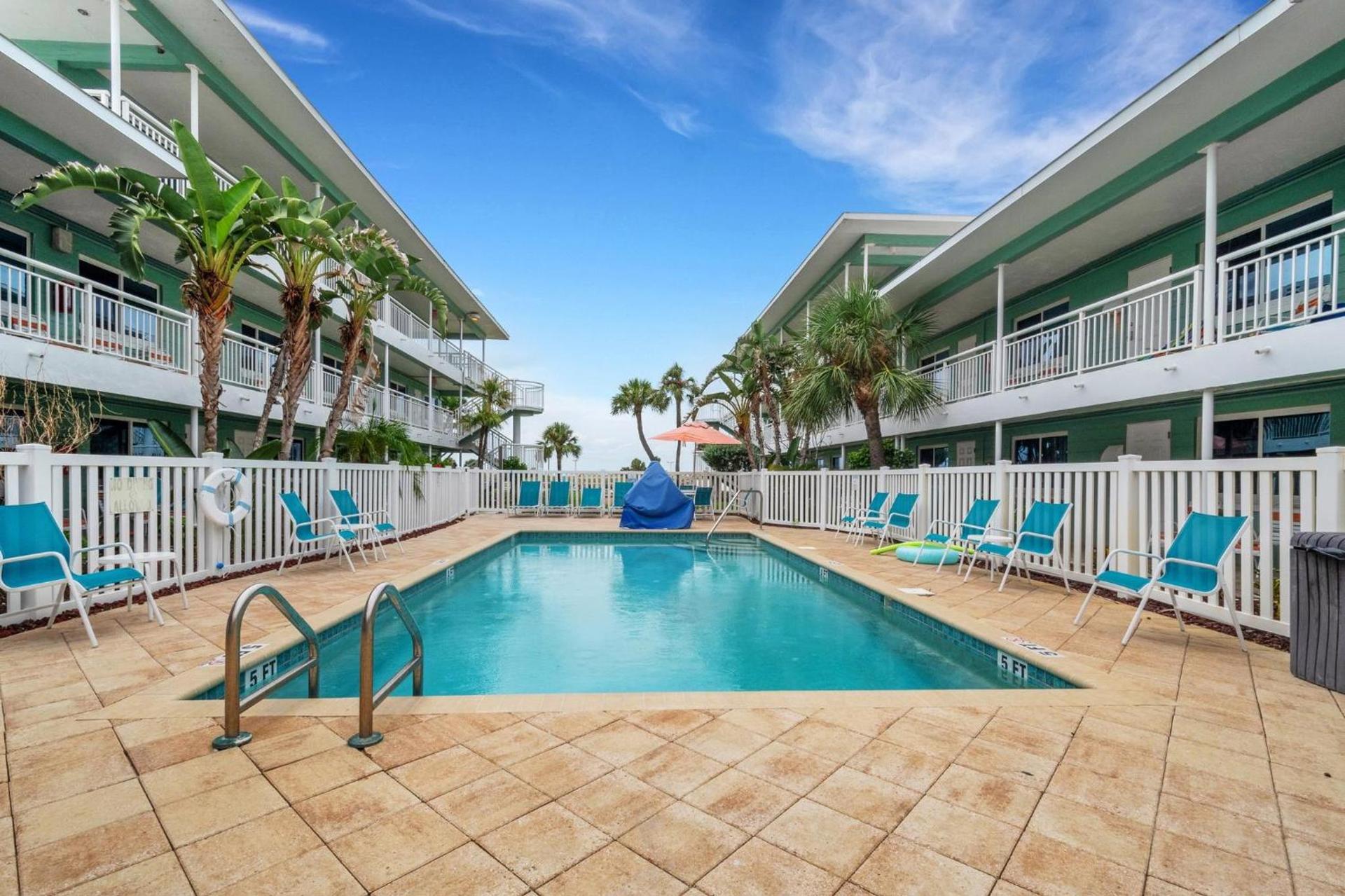 Tropic Terrace Suite #54 - Beachfront Resort photo 2
