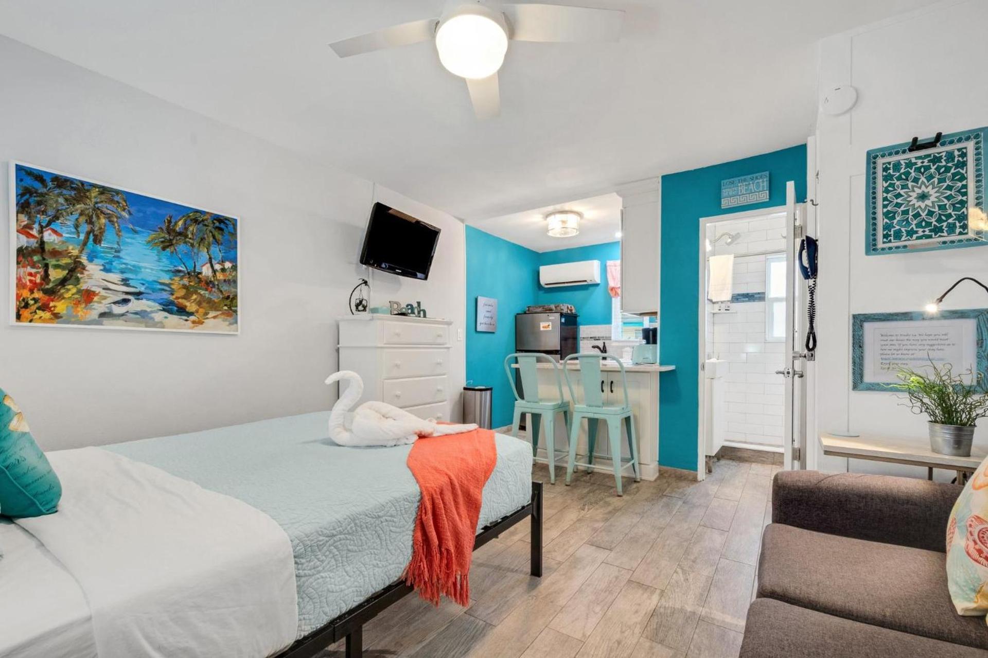 Tropic Terrace Suite #54 - Beachfront Resort photo 15