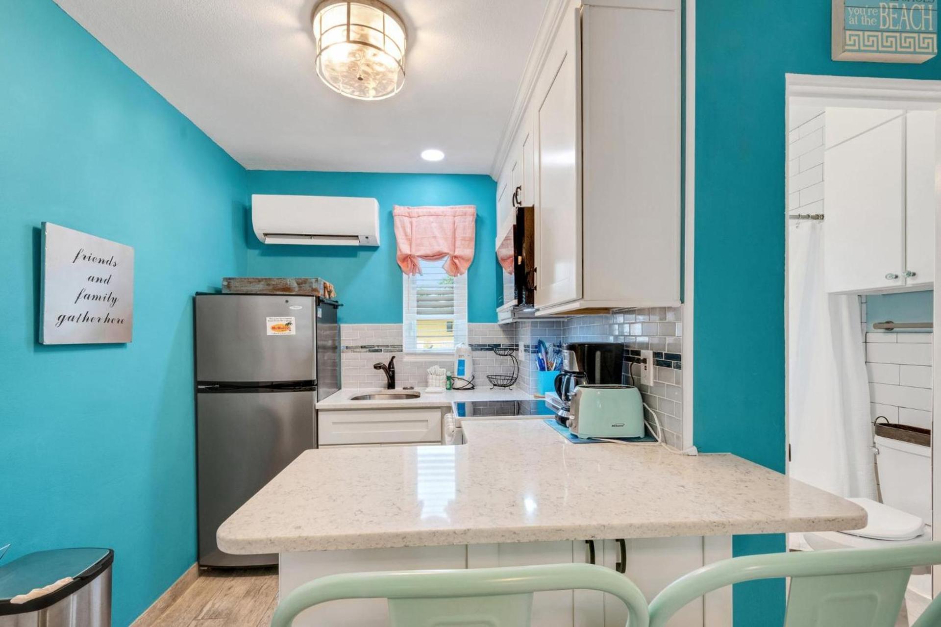 Tropic Terrace Suite #54 - Beachfront Resort photo 18