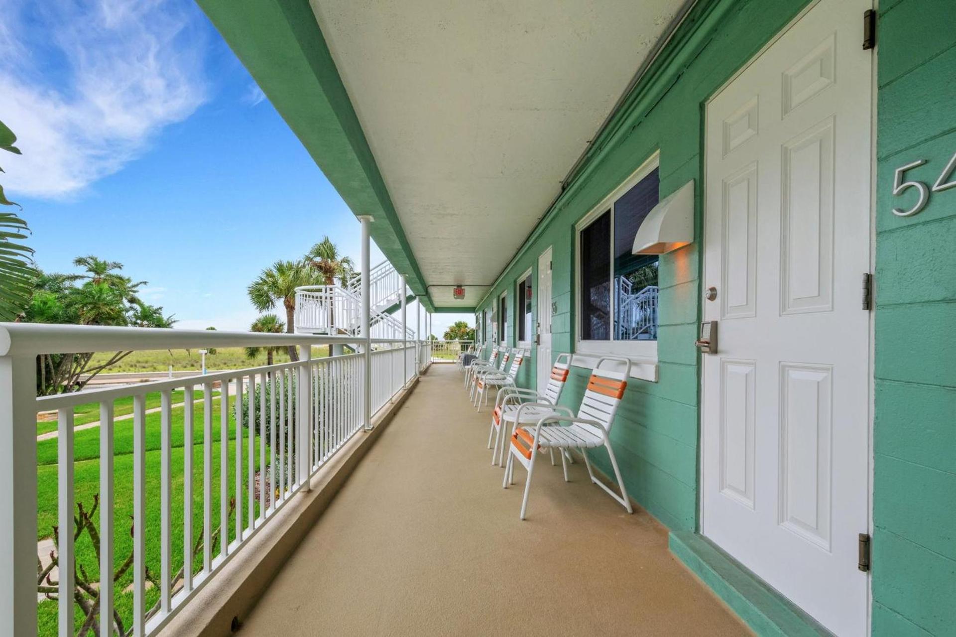 Tropic Terrace Suite #54 - Beachfront Resort photo 4