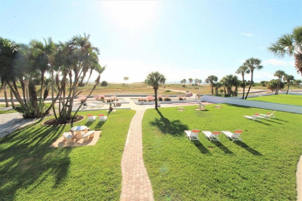 Tropic Terrace Suite #54 - Beachfront Resort photo 3