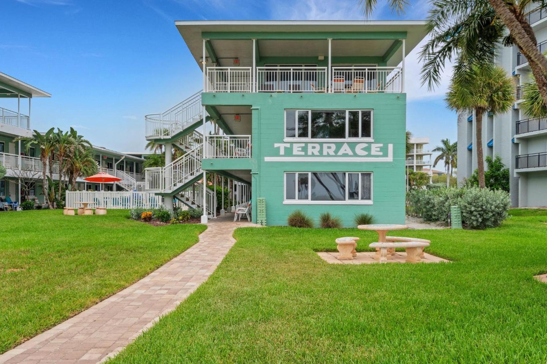 Tropic Terrace Suite #54 - Beachfront Resort photo 8