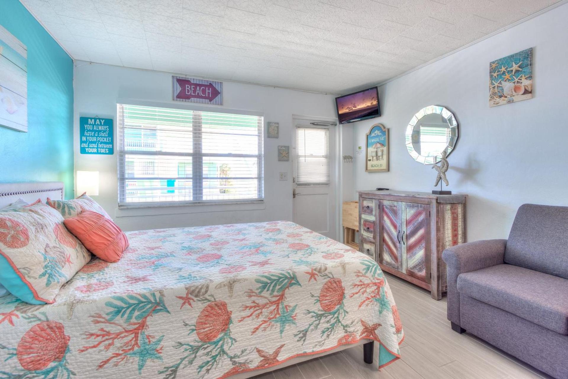 Tropic Terrace Suite #56 - Beachfront Resort photo 6