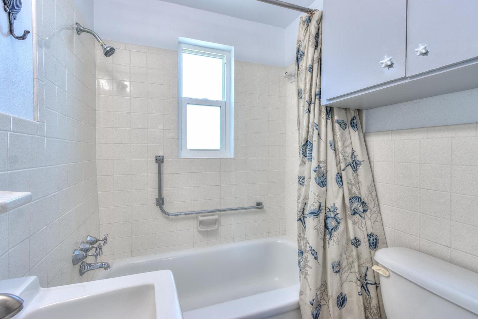 Tropic Terrace Suite #56 - Beachfront Resort photo 10
