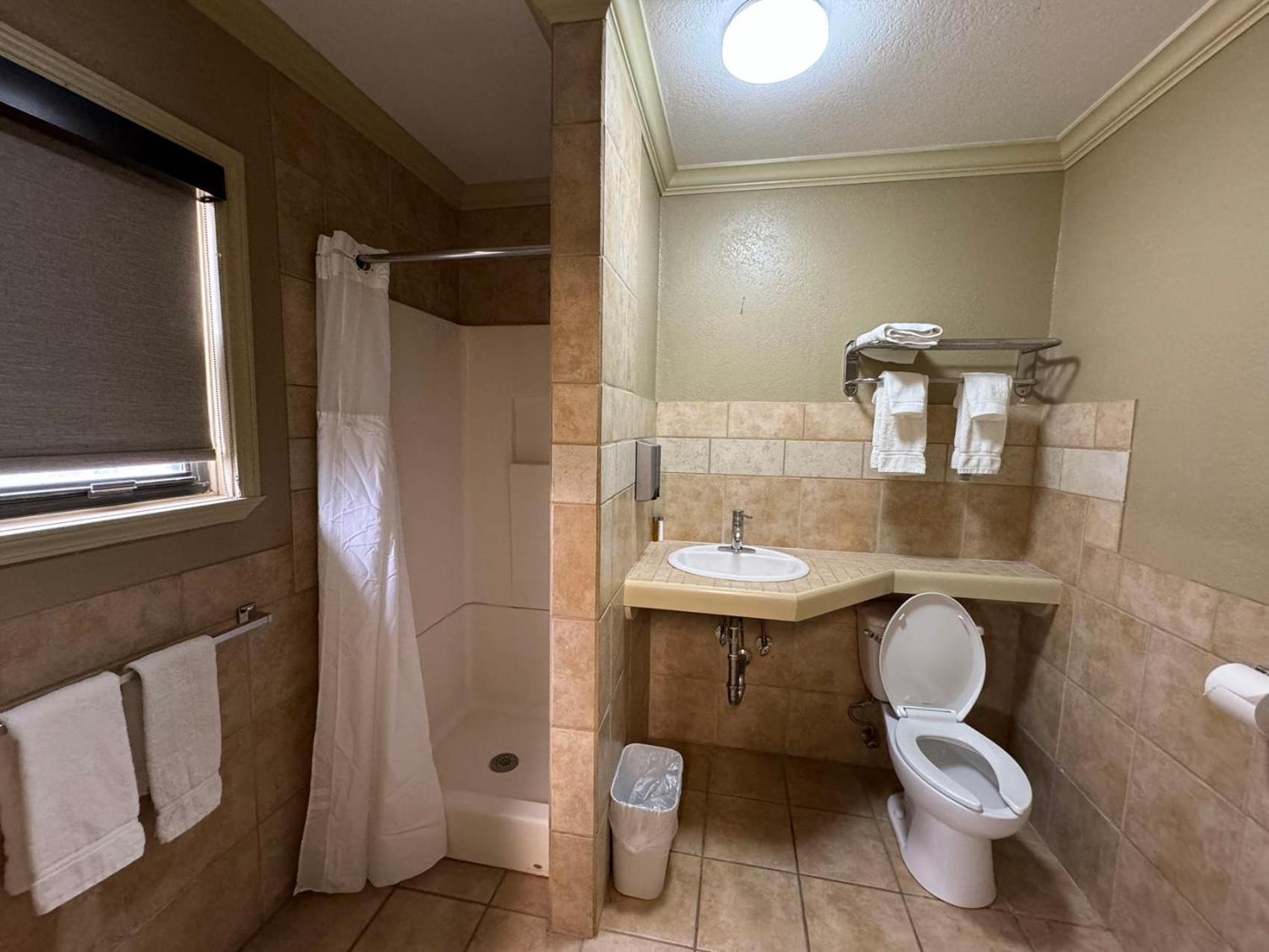 CanadianOriental Hotel photo 7