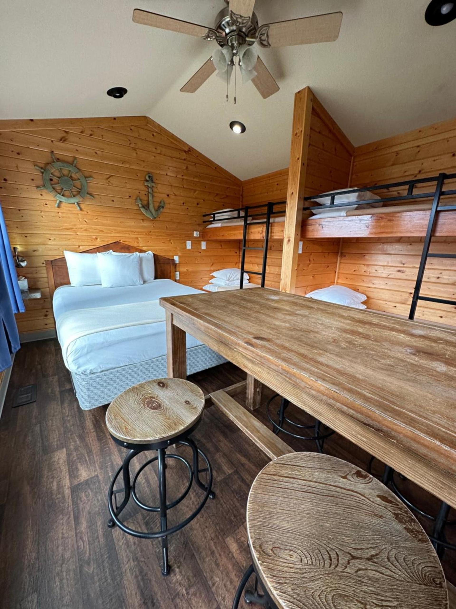 Westport Inn Cabins photo 15
