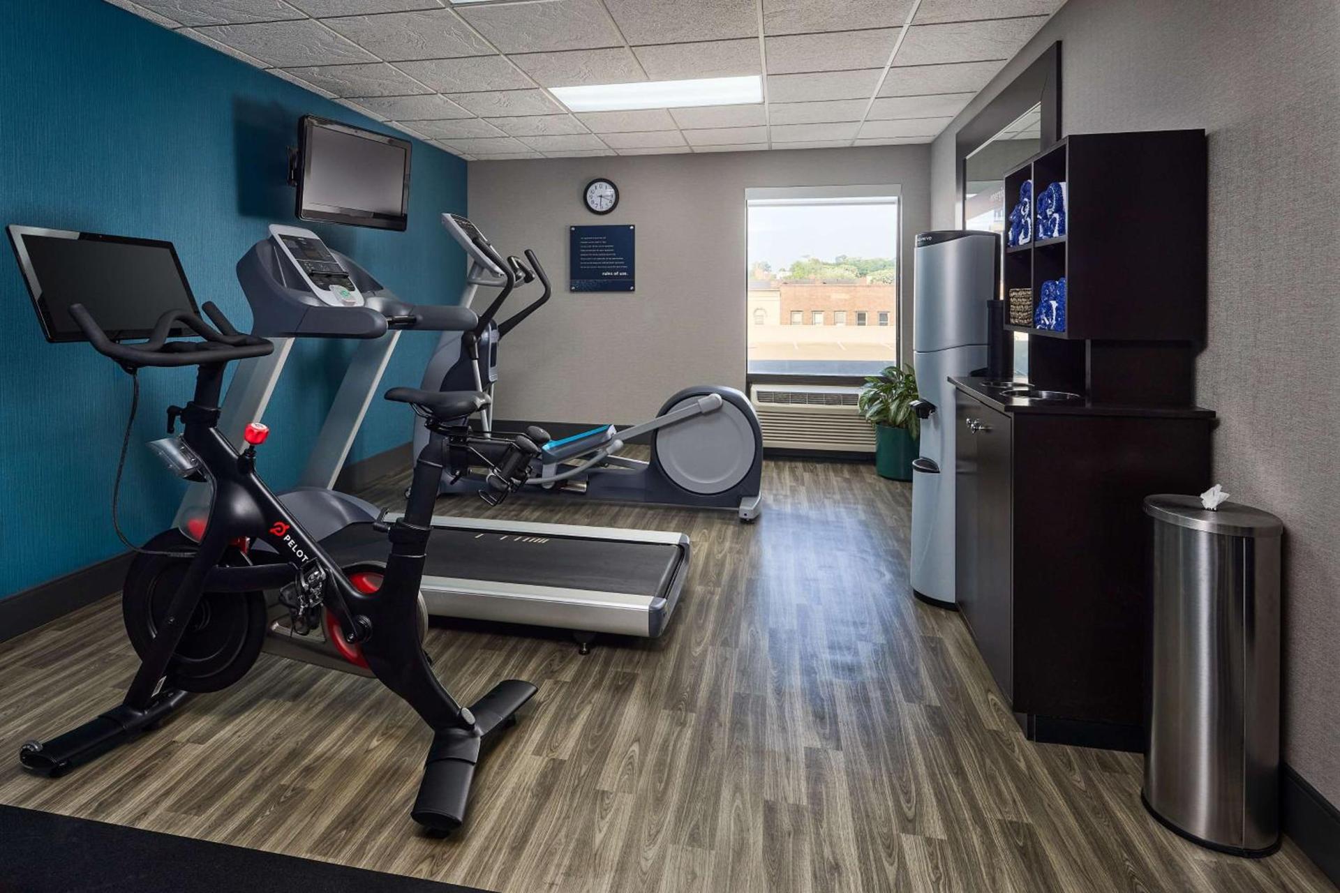 Hampton Inn Massillon photo 13