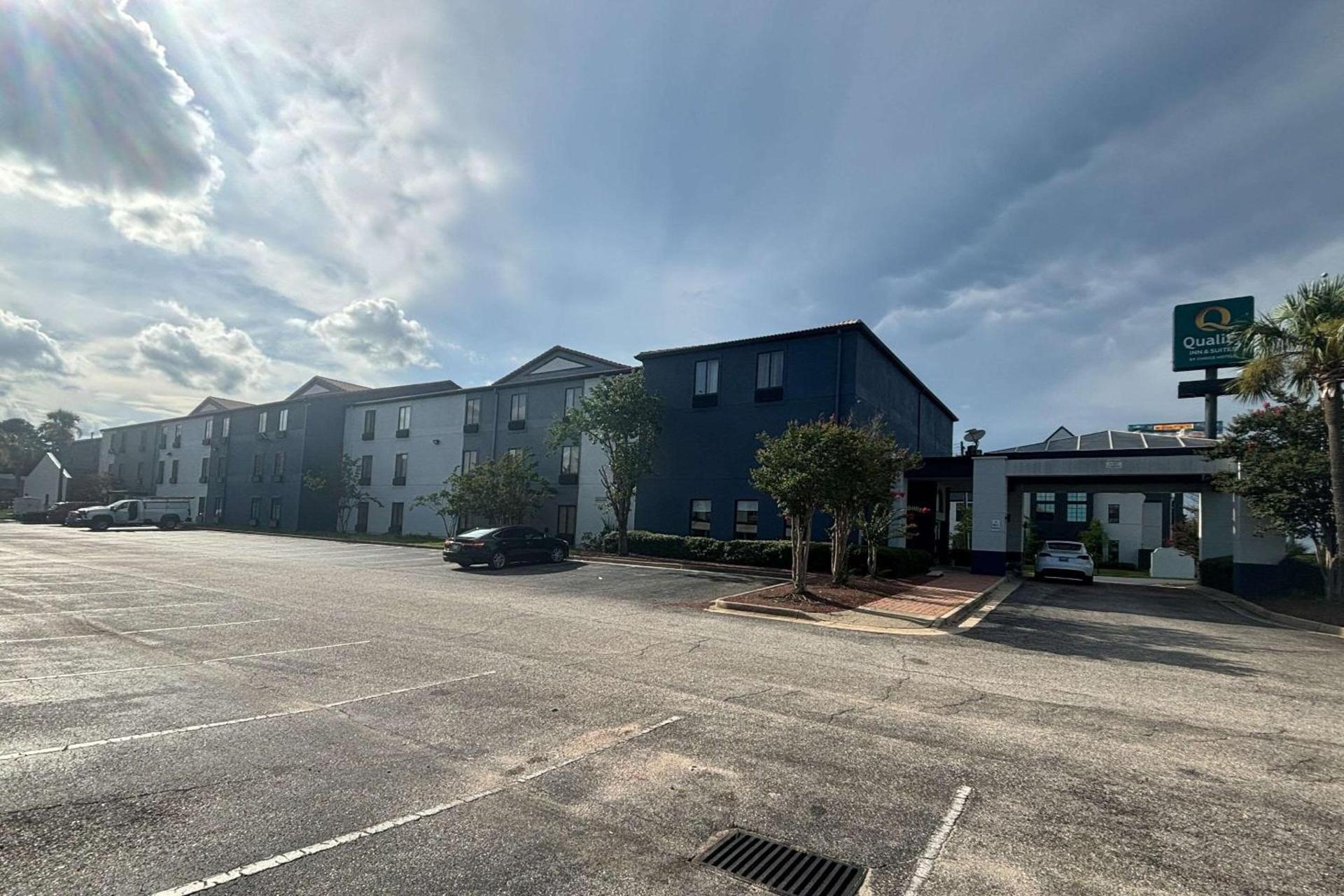 Quality Inn & Suites at Airport Blvd I-65 photo 4