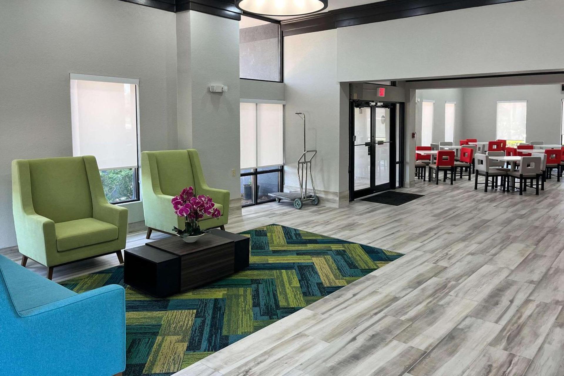 Quality Inn & Suites at Airport Blvd I-65 photo 10