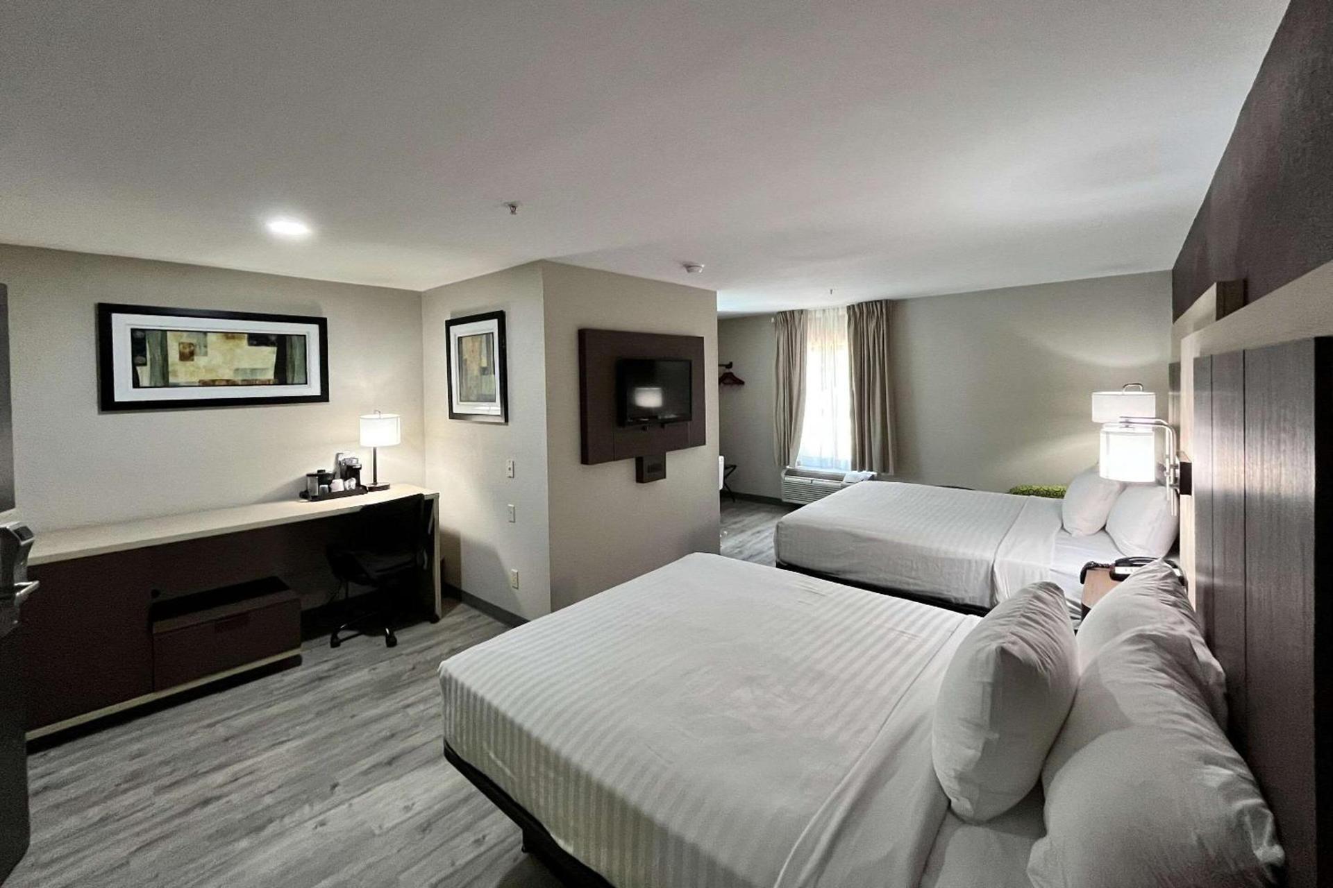 Quality Inn & Suites at Airport Blvd I-65 photo 15