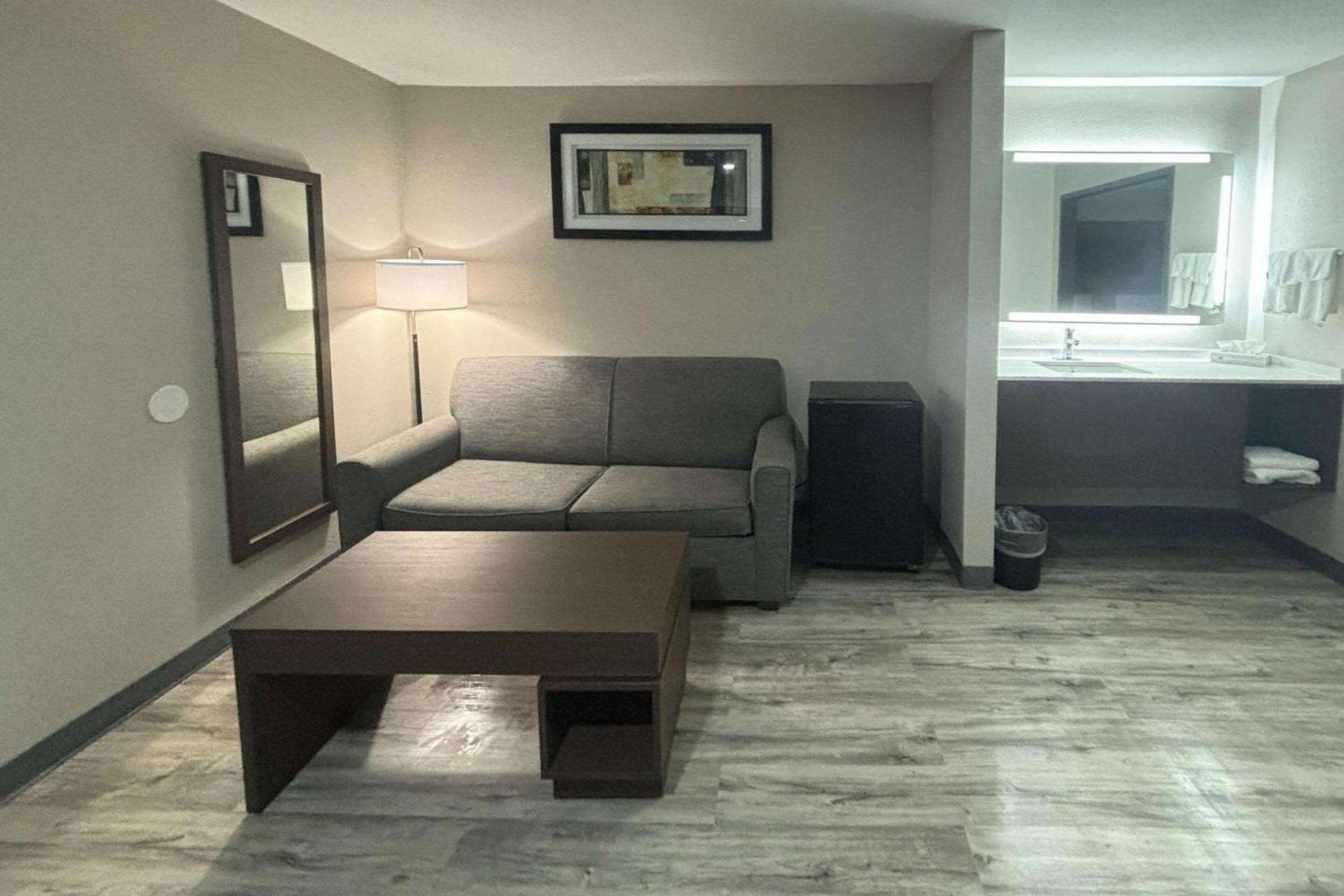 Quality Inn & Suites at Airport Blvd I-65 photo 19