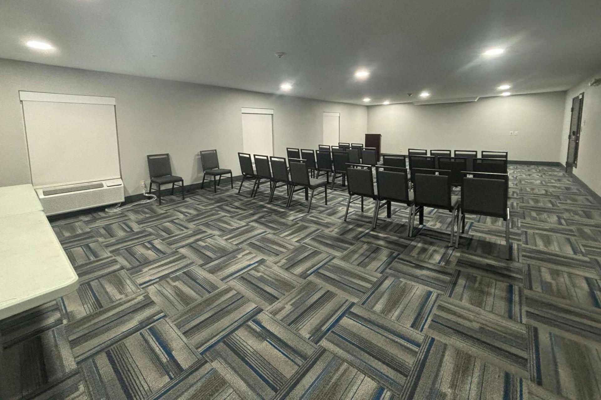 Quality Inn & Suites at Airport Blvd I-65 photo 23