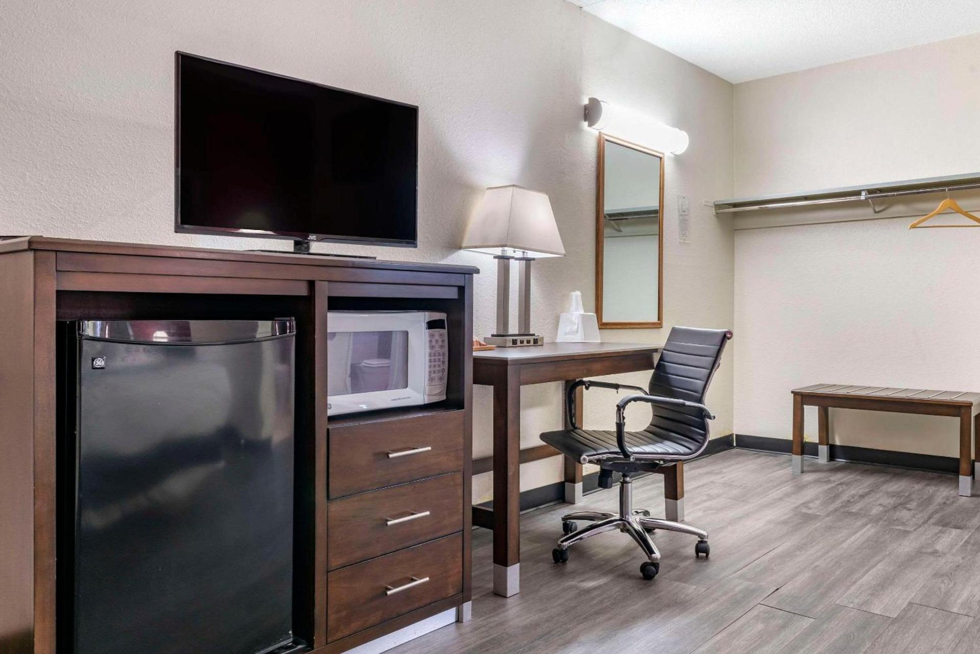 Econo Lodge Fallon Naval Air Station Area photo 12