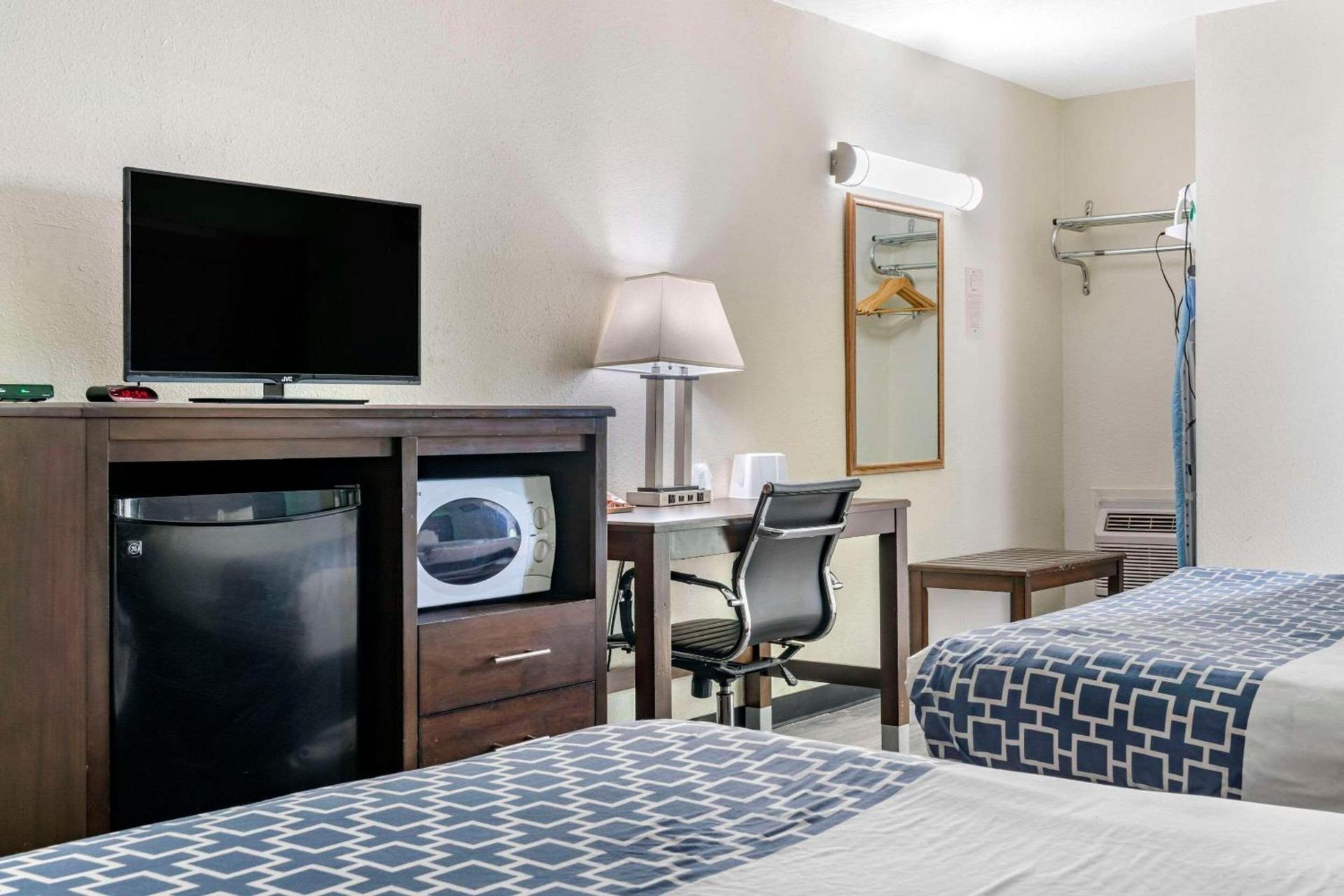 Econo Lodge Fallon Naval Air Station Area photo 23