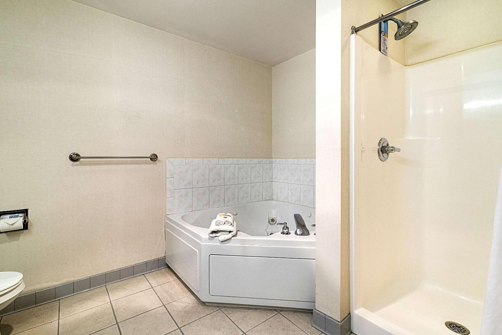 Quality Inn & Suites Schoharie near Howe Caverns photo 17