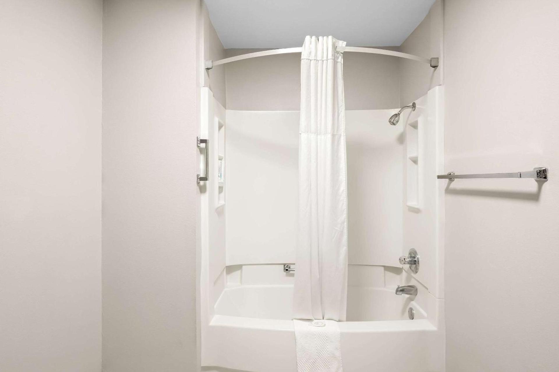 Quality Inn & Suites Monticello photo 11