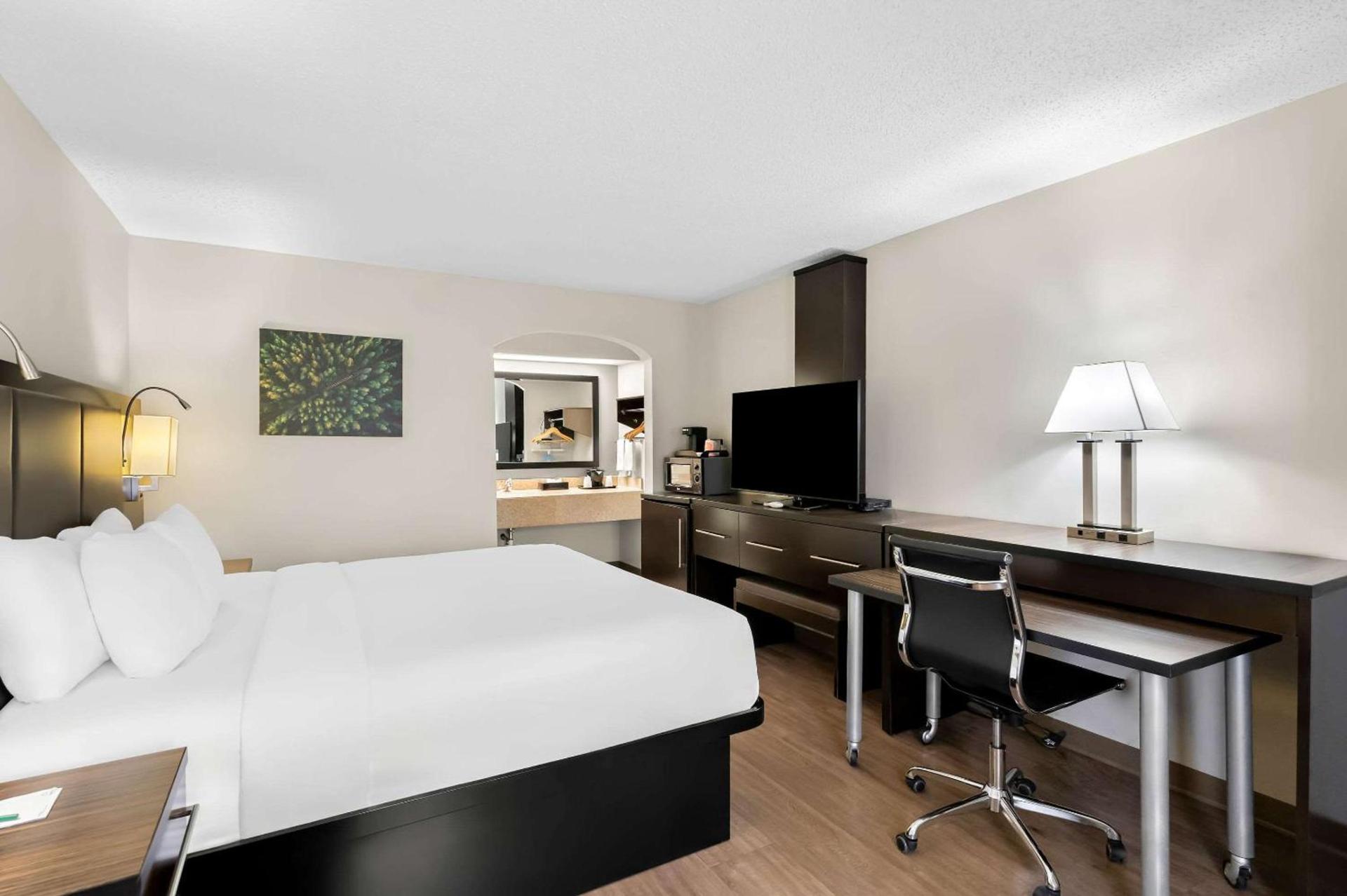 Quality Inn & Suites Monticello photo 16