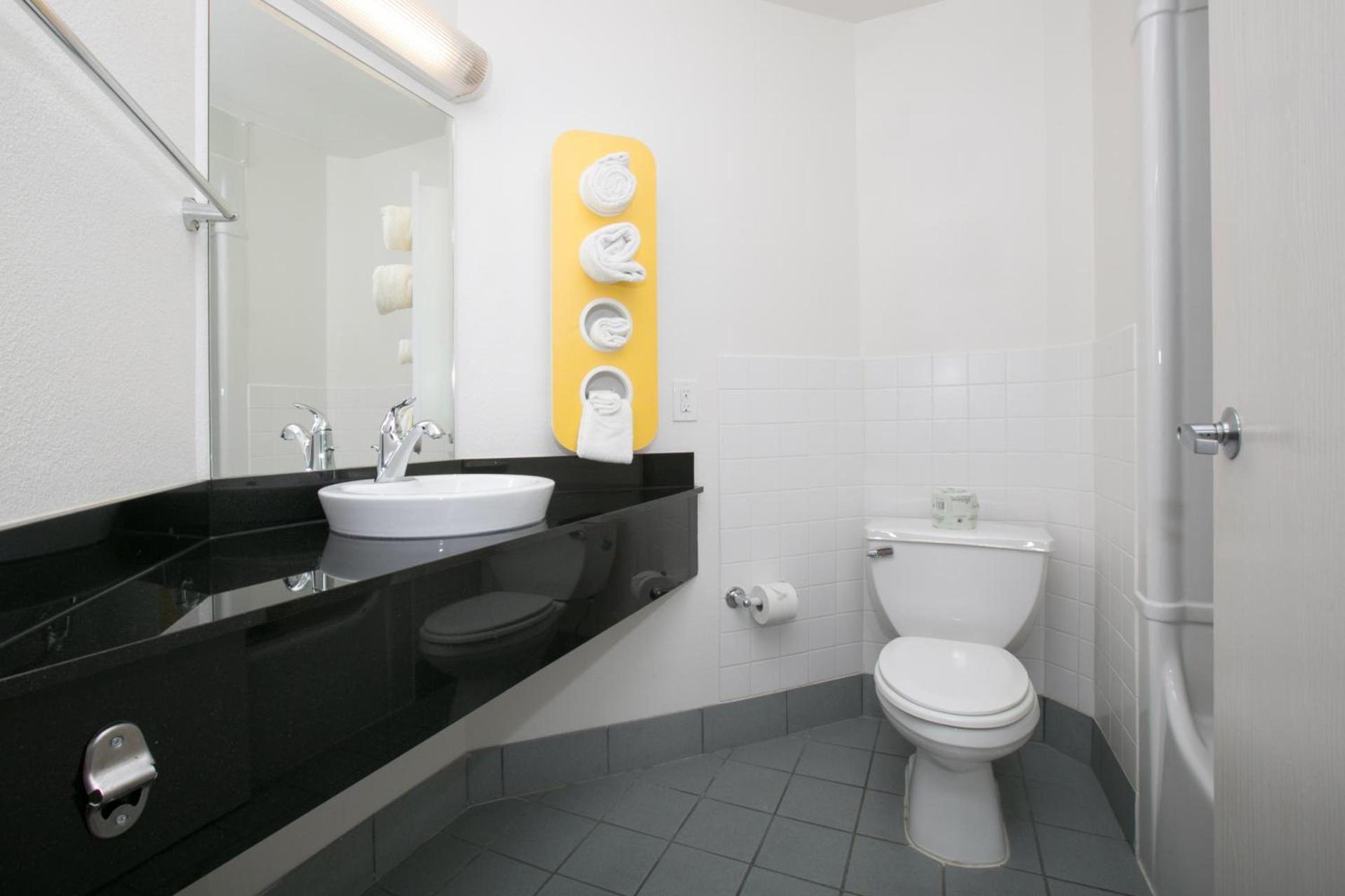 Motel 6-Brooklyn Center, MN - Minneapolis photo 28