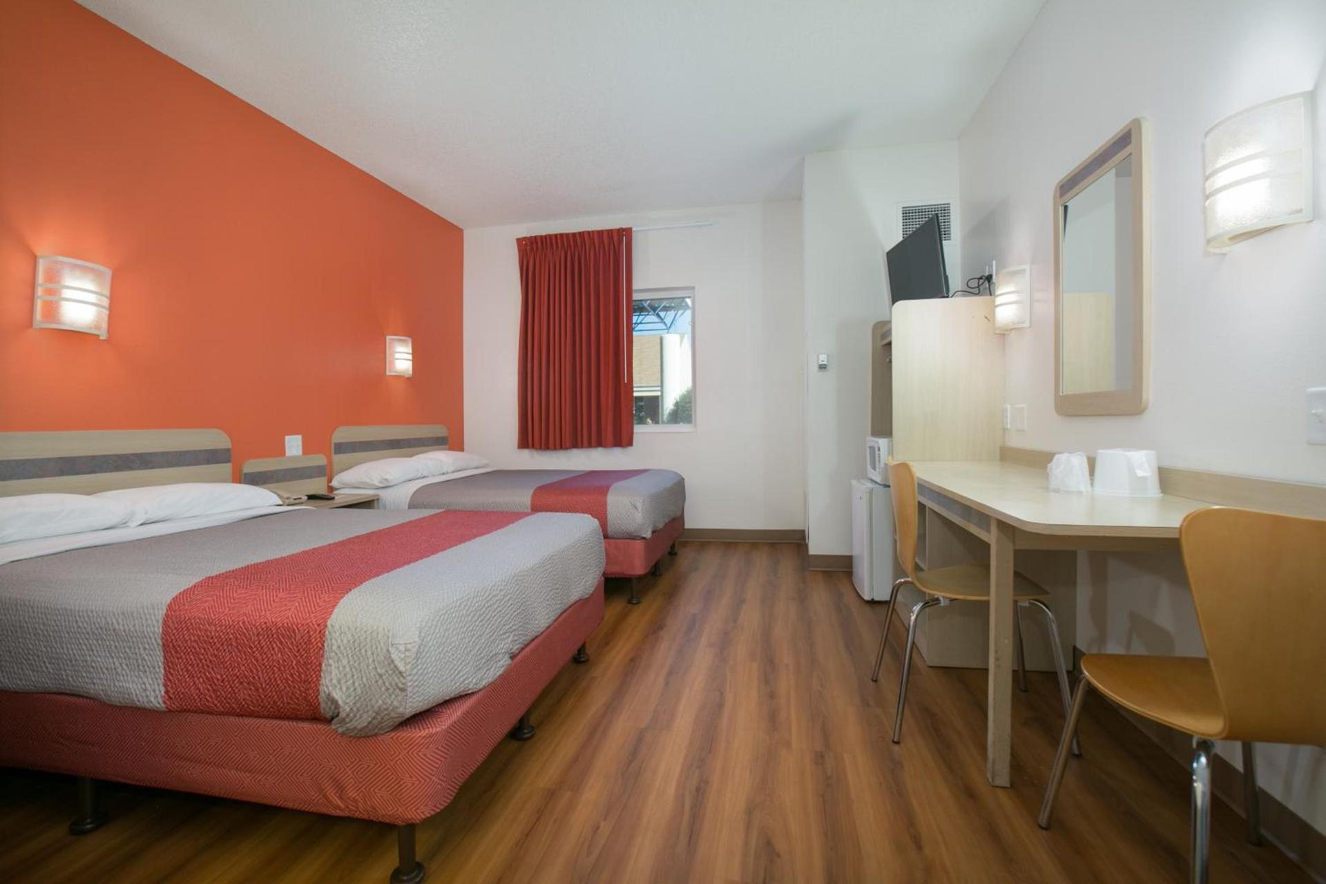 Motel 6-Brooklyn Center, MN - Minneapolis photo 9