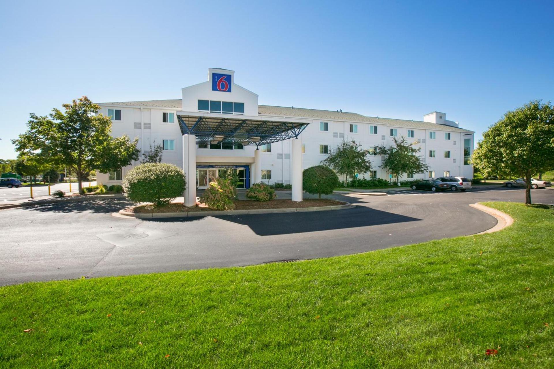 Motel 6-Brooklyn Center, MN - Minneapolis photo 3
