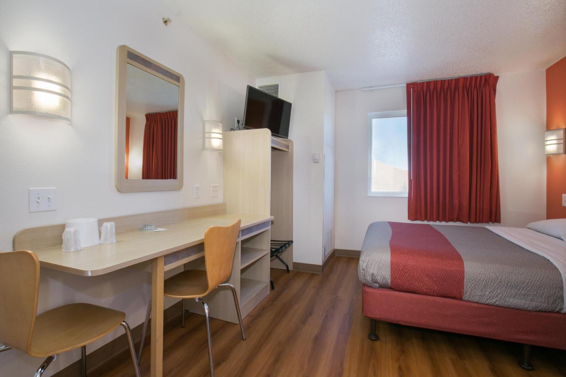 Motel 6-Brooklyn Center, MN - Minneapolis photo 16
