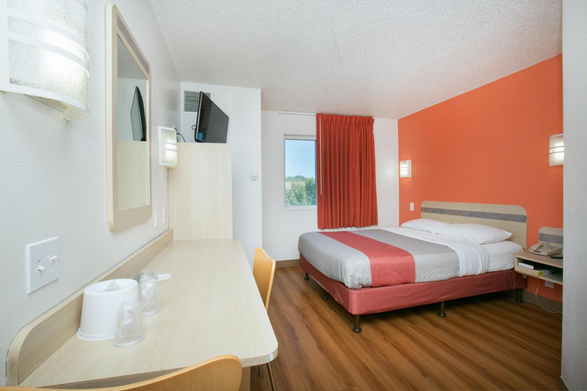 Motel 6-Brooklyn Center, MN - Minneapolis photo 18