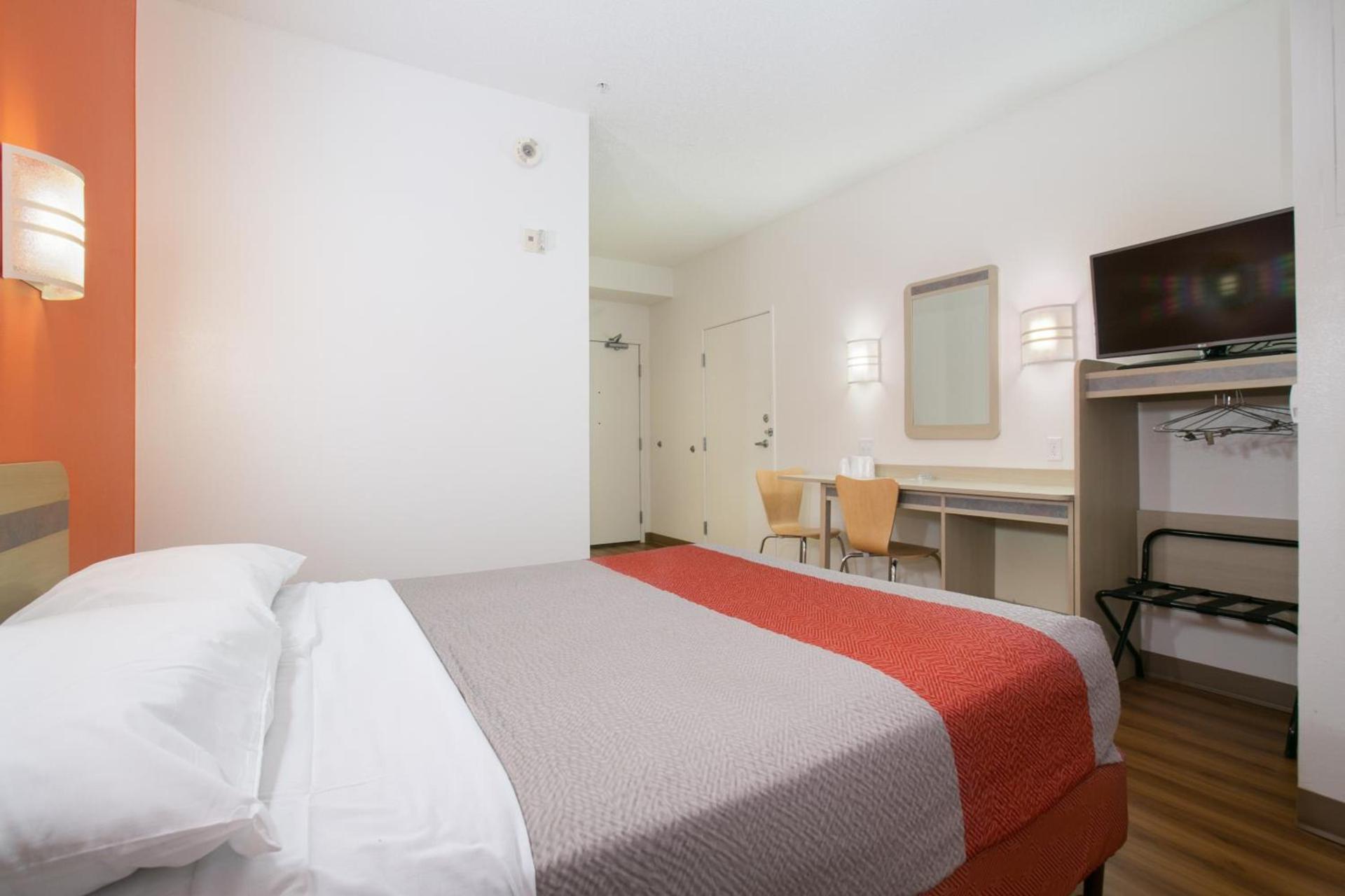 Motel 6-Brooklyn Center, MN - Minneapolis photo 19