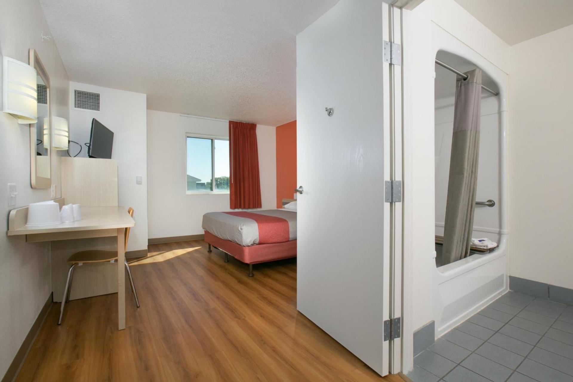 Motel 6-Brooklyn Center, MN - Minneapolis photo 24