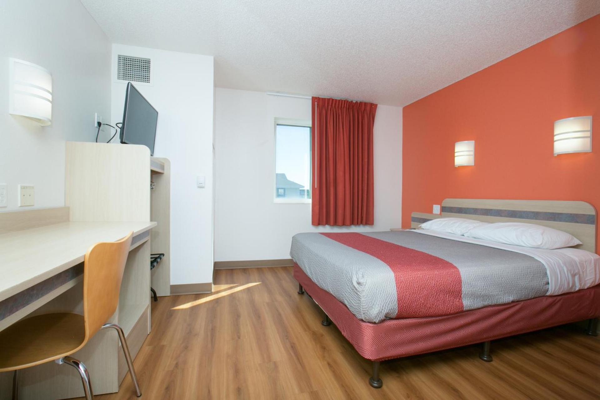 Motel 6-Brooklyn Center, MN - Minneapolis photo 25