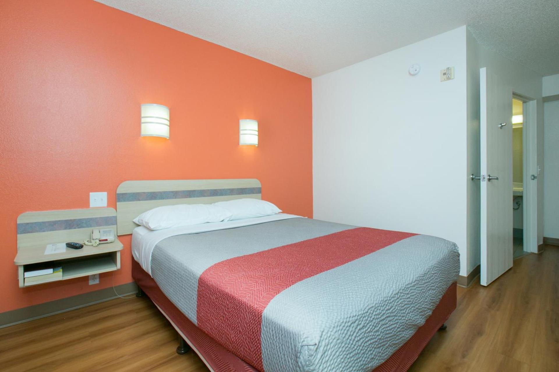 Motel 6-Brooklyn Center, MN - Minneapolis photo 26