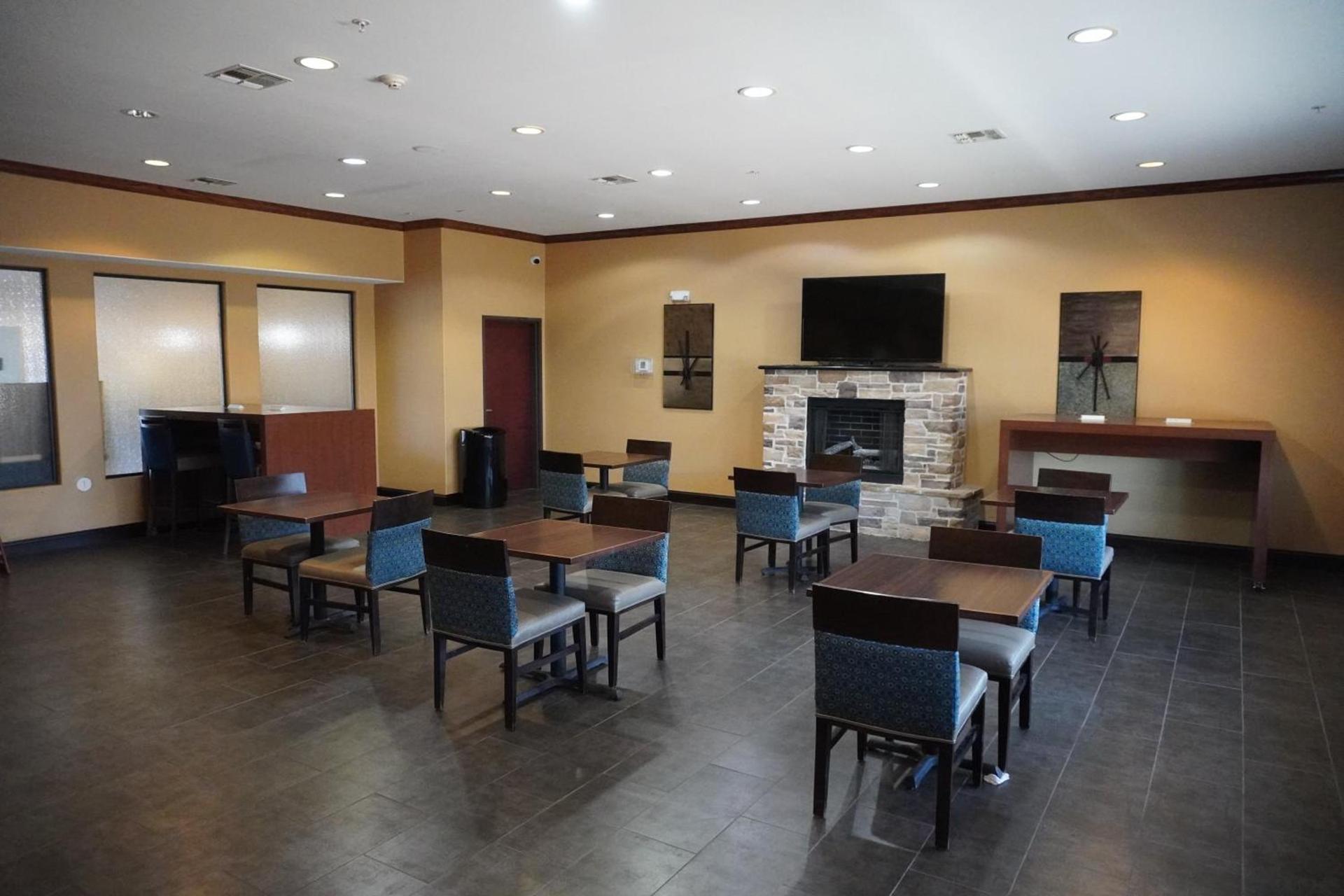 Comfort Inn & Suites Monahans I-20 photo 39