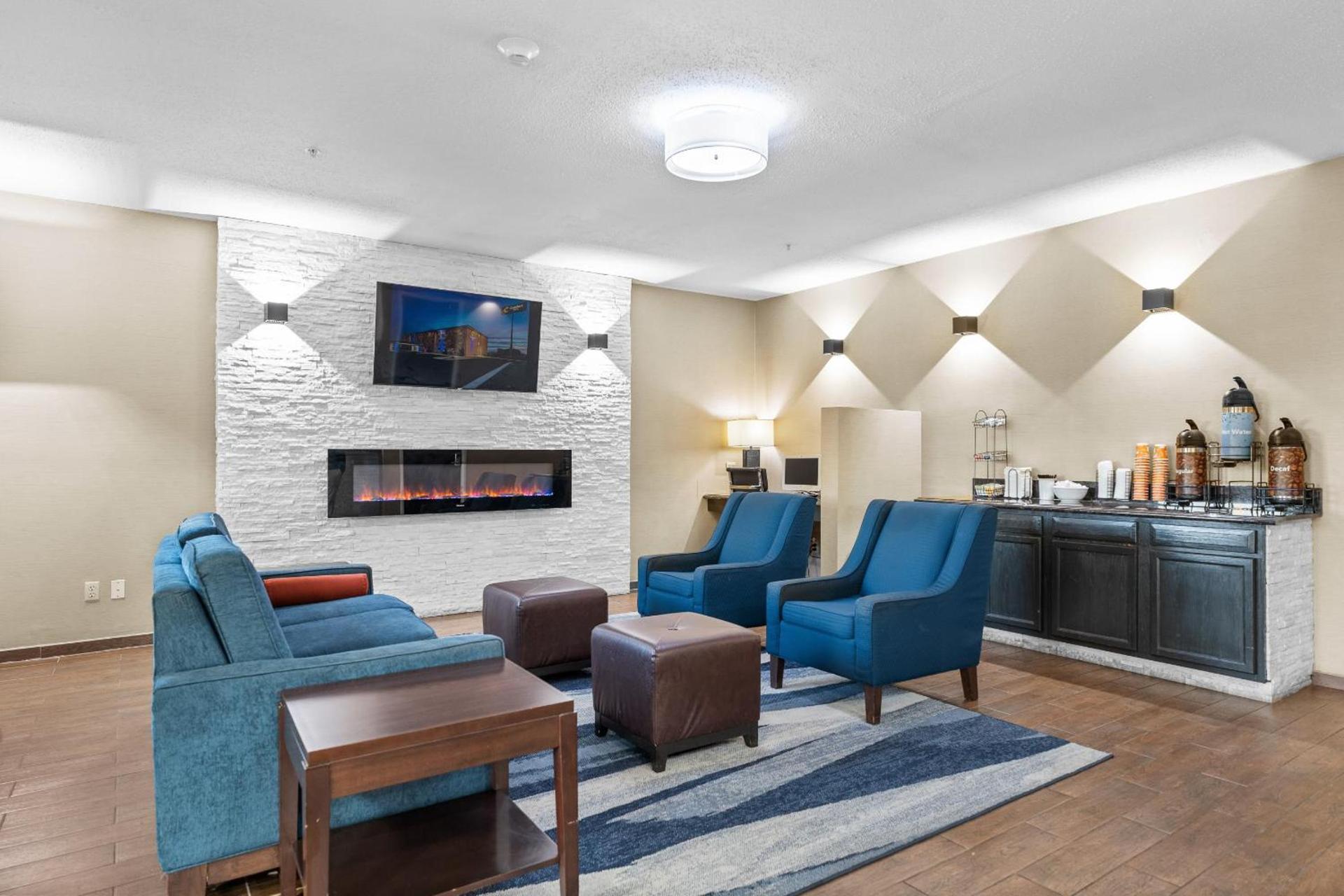 Comfort Inn Hobart-Merrillville I-65 photo 37