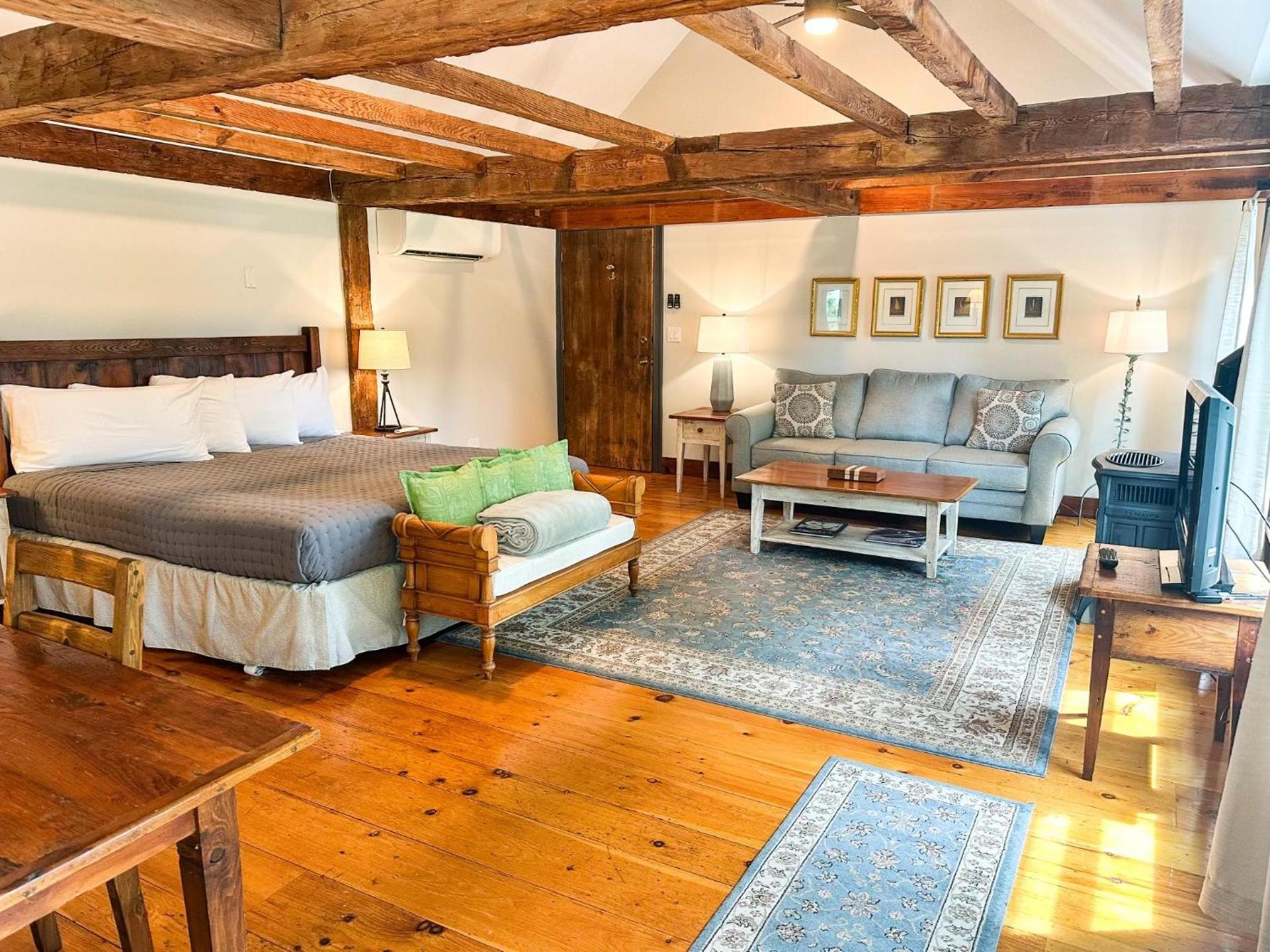 The Black Walnut Inn photo 60