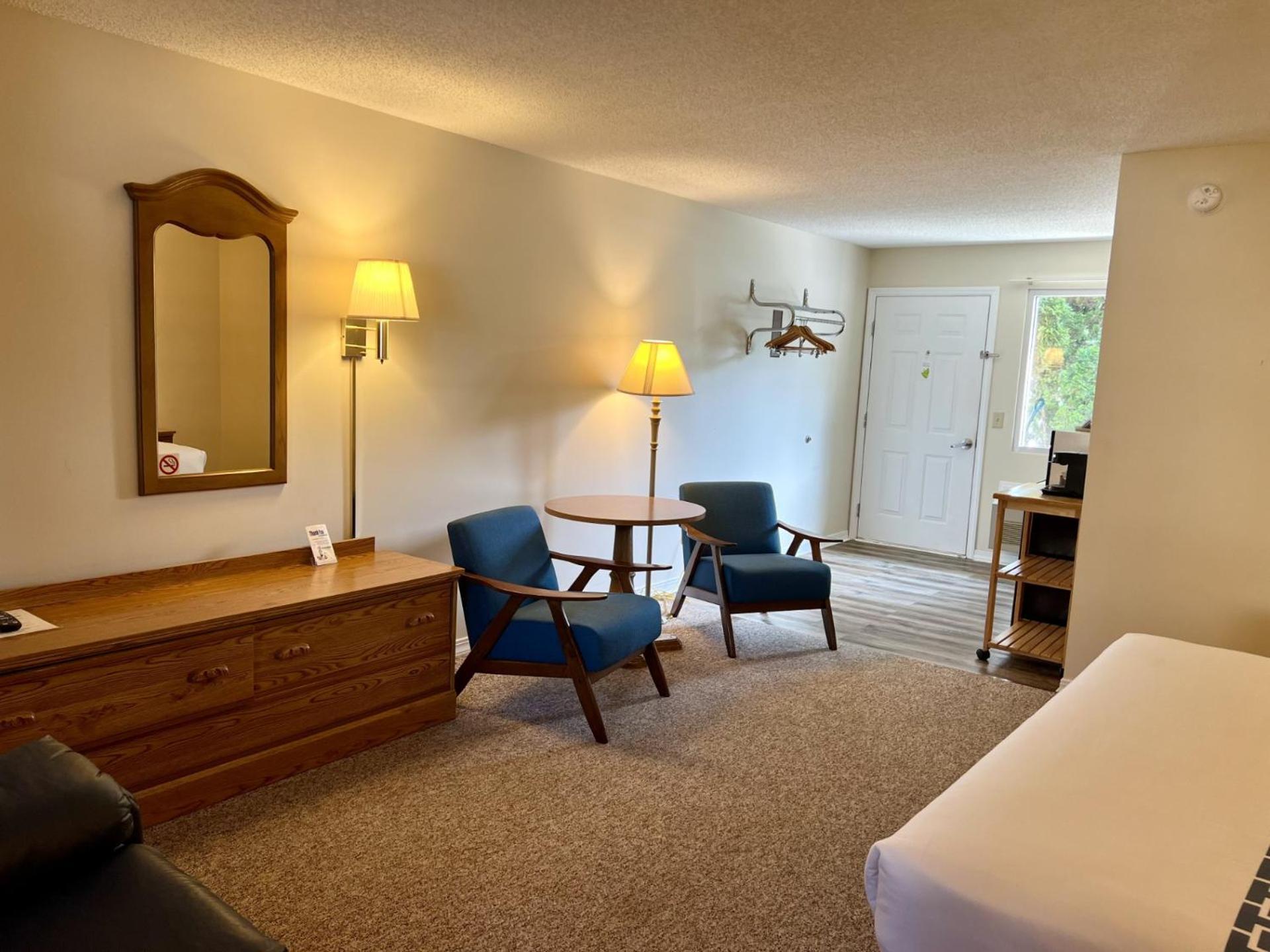 Four Seasons Inn photo 14