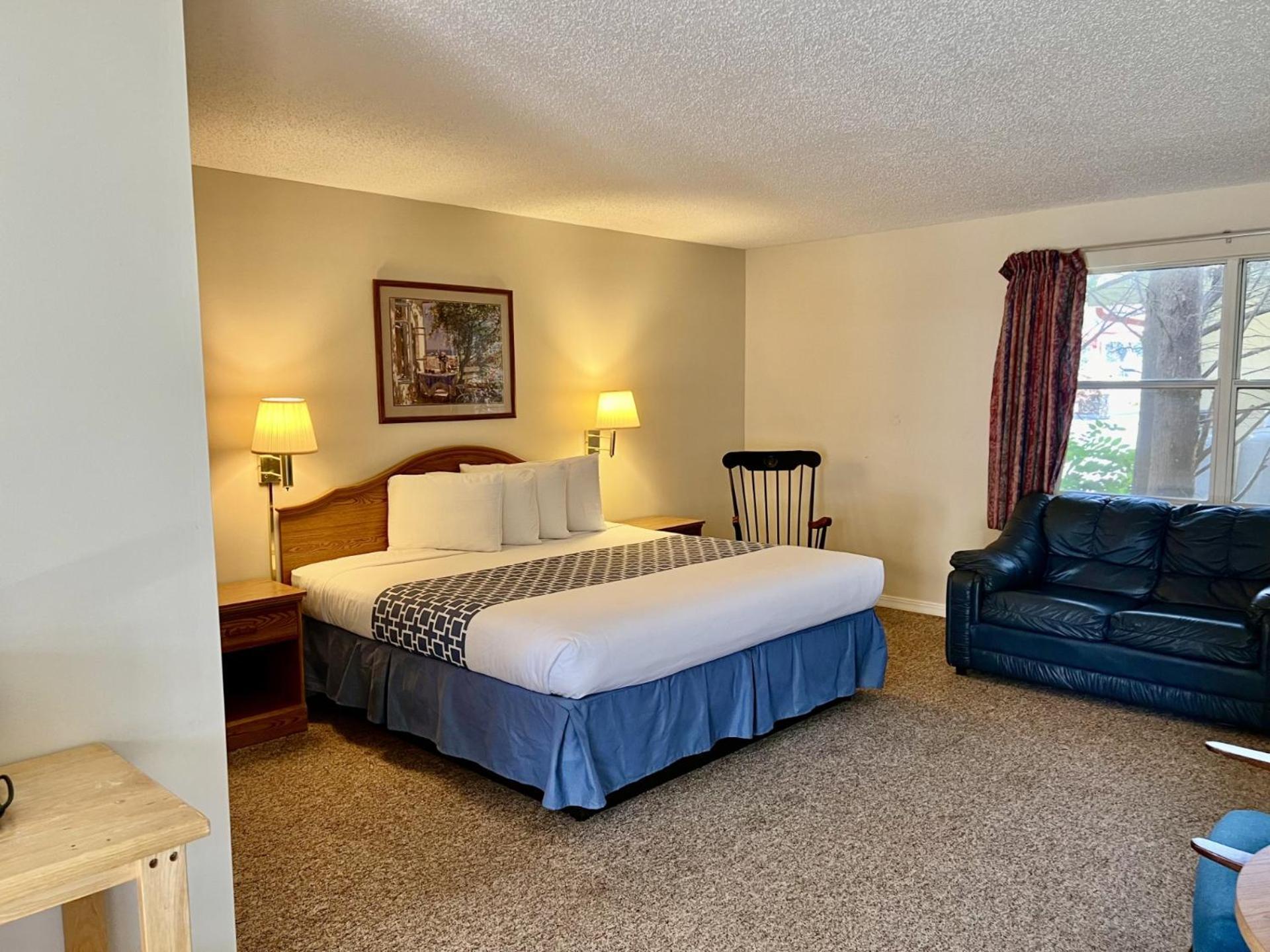 Four Seasons Inn photo 15